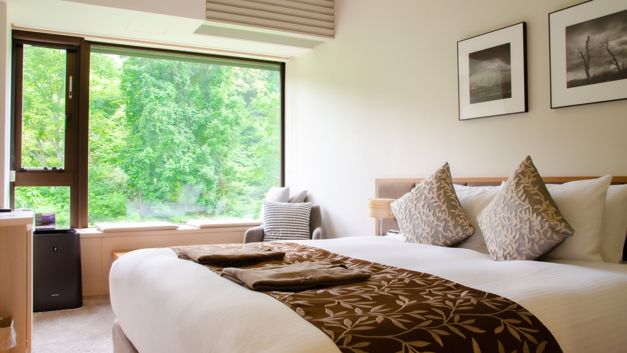 Bedroom (bed type can be selected from twin and double)