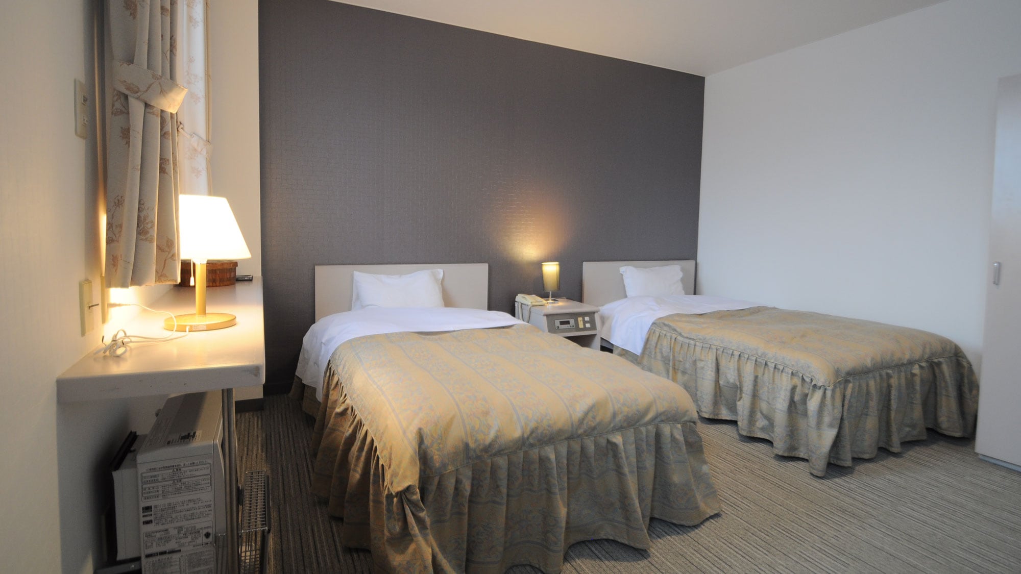 [Western style twin] Enjoy a relaxing stay with chic colors