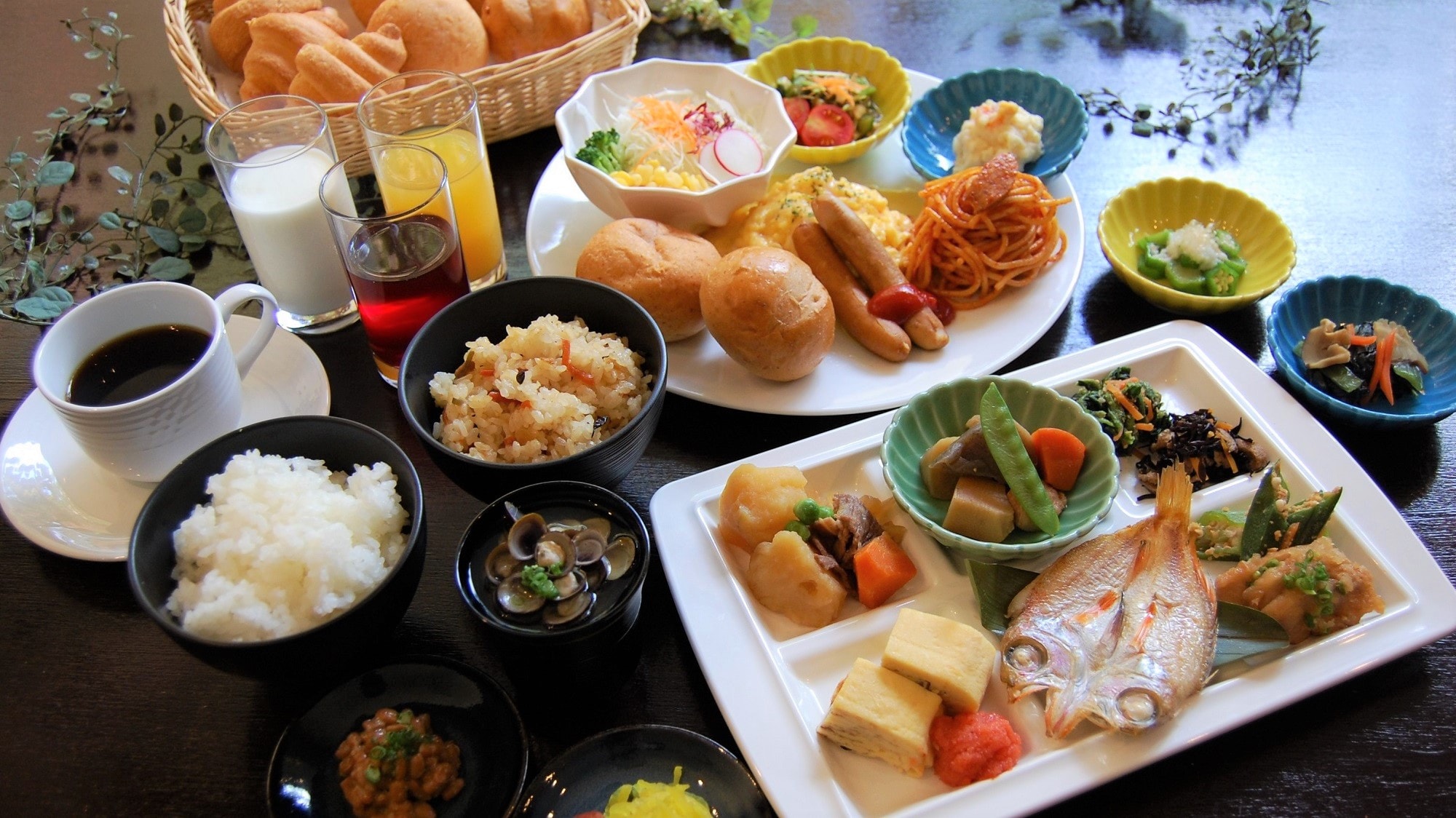 "Breakfast buffet" opens at 6:30! (Plate image)