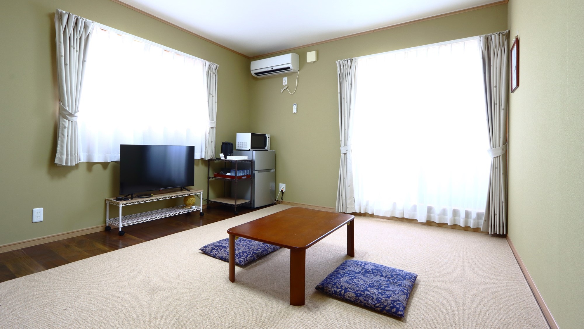 [Room] Western-style room (8 tatami mats) [Shingetsu]