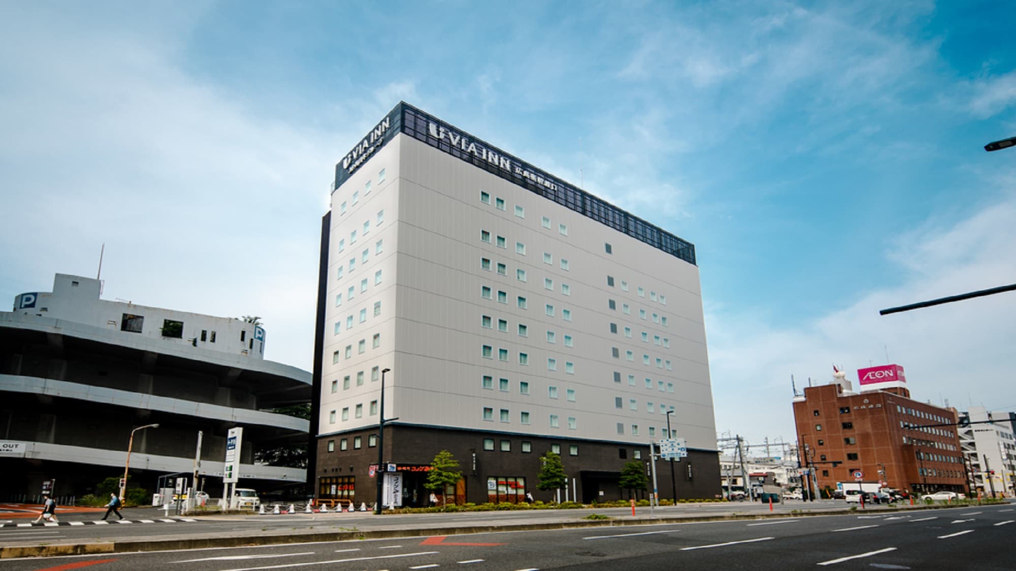 ホテル外観(朝)