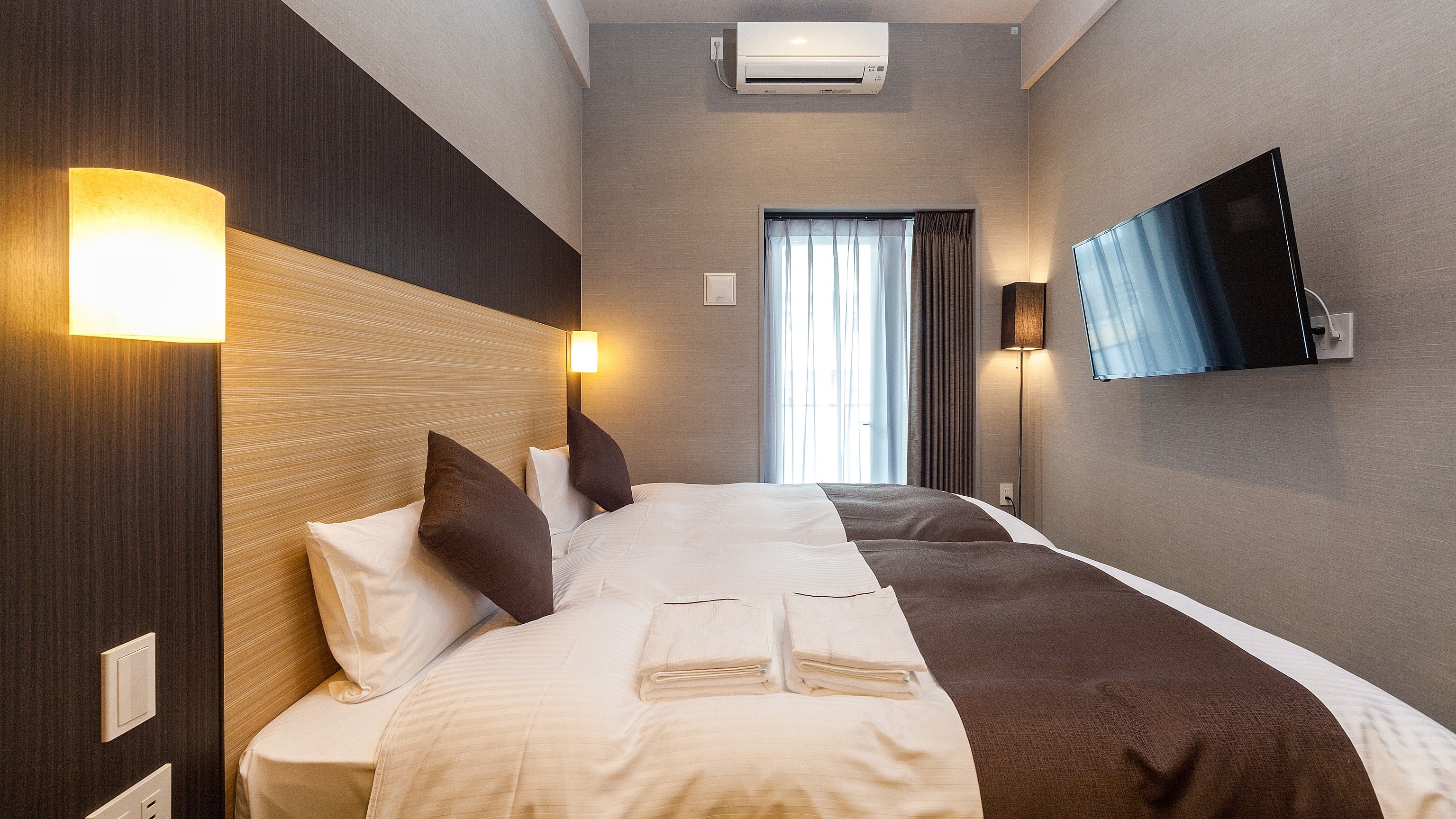 <Japanese modern twin room> An example of a guest room