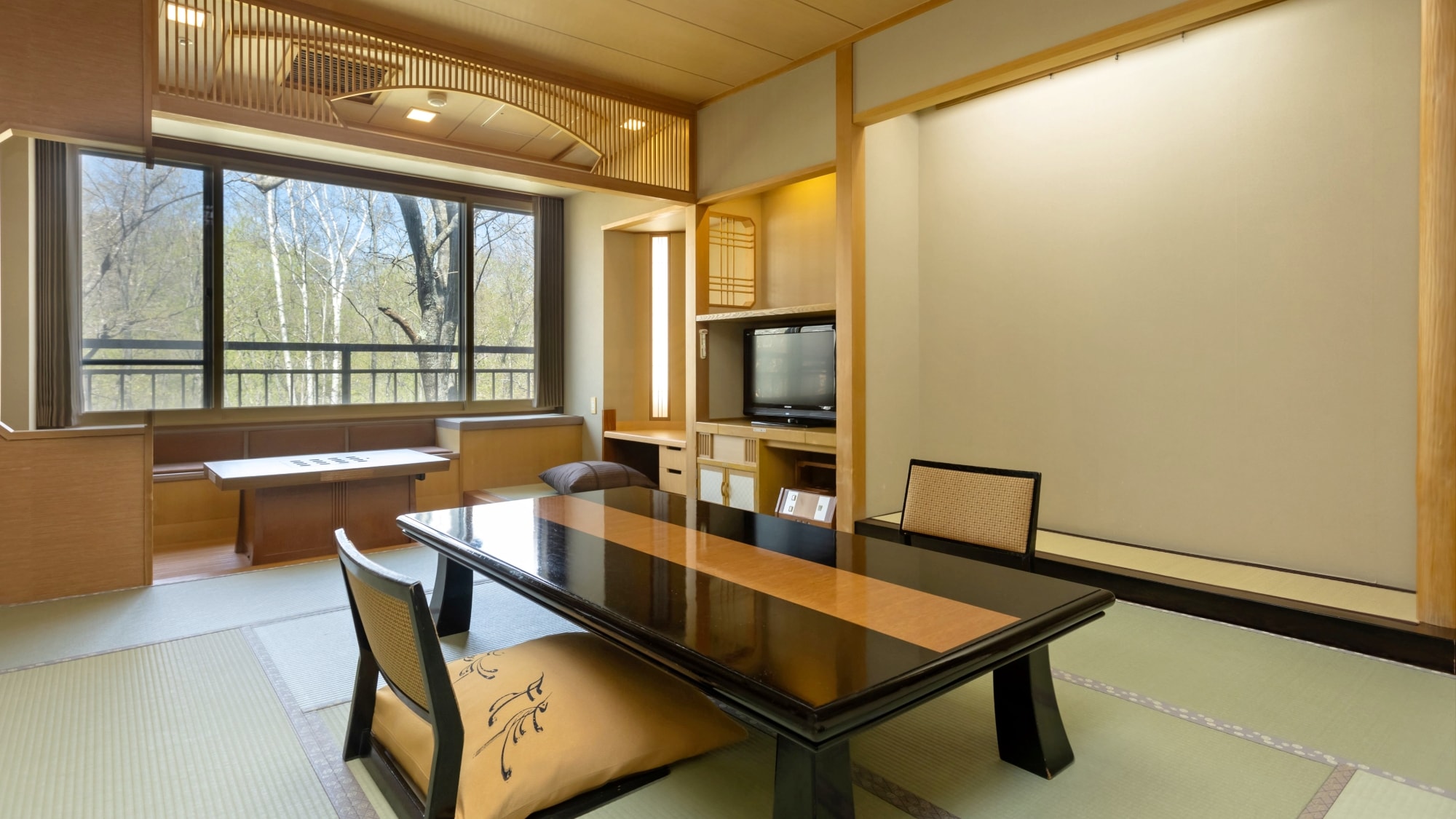 [Main building/Shiori] Japanese-style room 10 tatami mats/Relaxing time with a table and bench chair by the window *Image