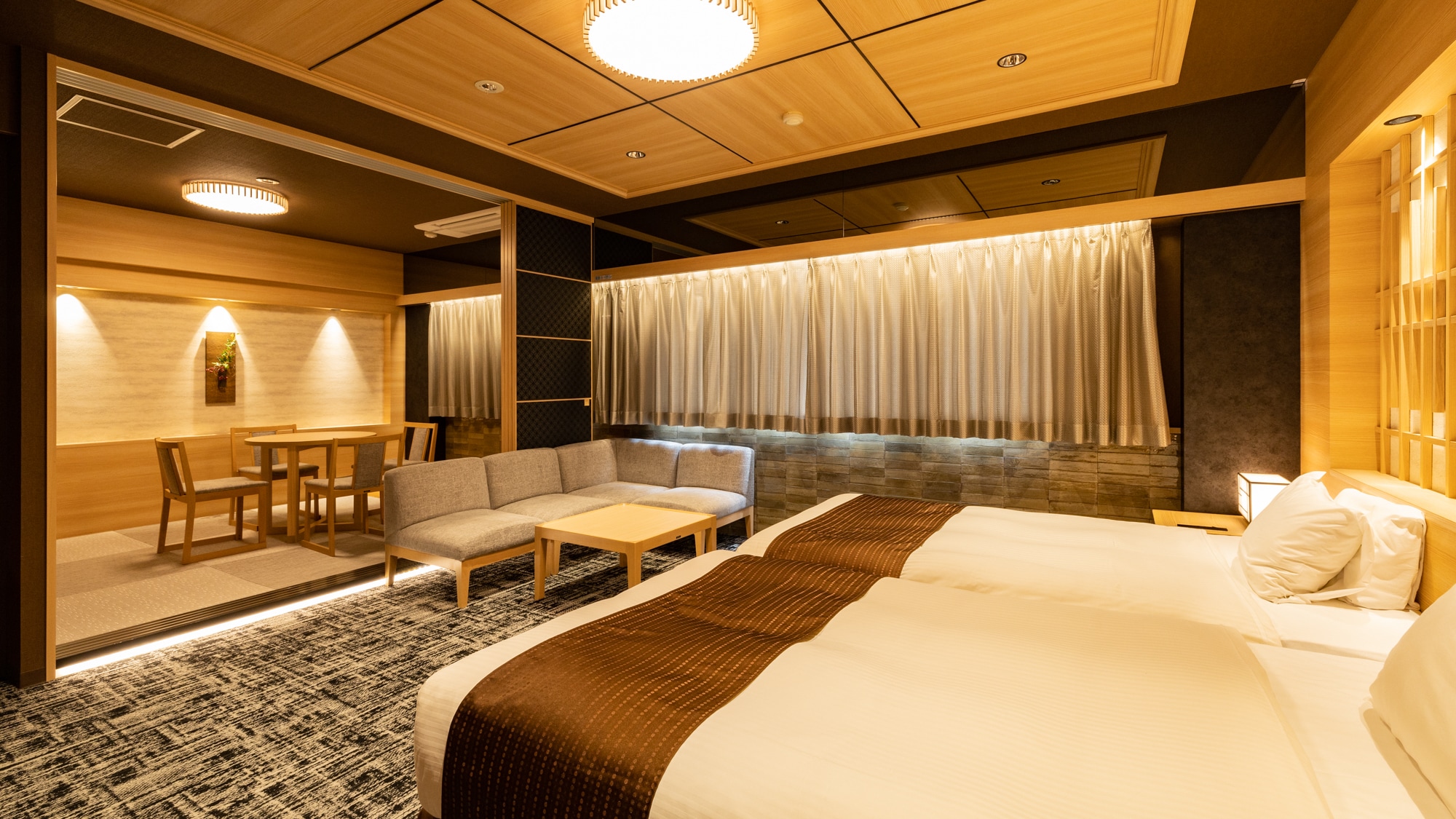 [ห้องสวีทสไตล์ญี่ปุ่น-ตะวันตกชั้นบนสุด] พื้นที่อันหรูหราที่ได้รับการปรับปรุงใหม่ในปี 2024 จะทำให้คุณได้ผ่อนคลายไปกับน้ำพุร้อนที่ไหลมาจากแหล่งกำเนิดโดยตรง