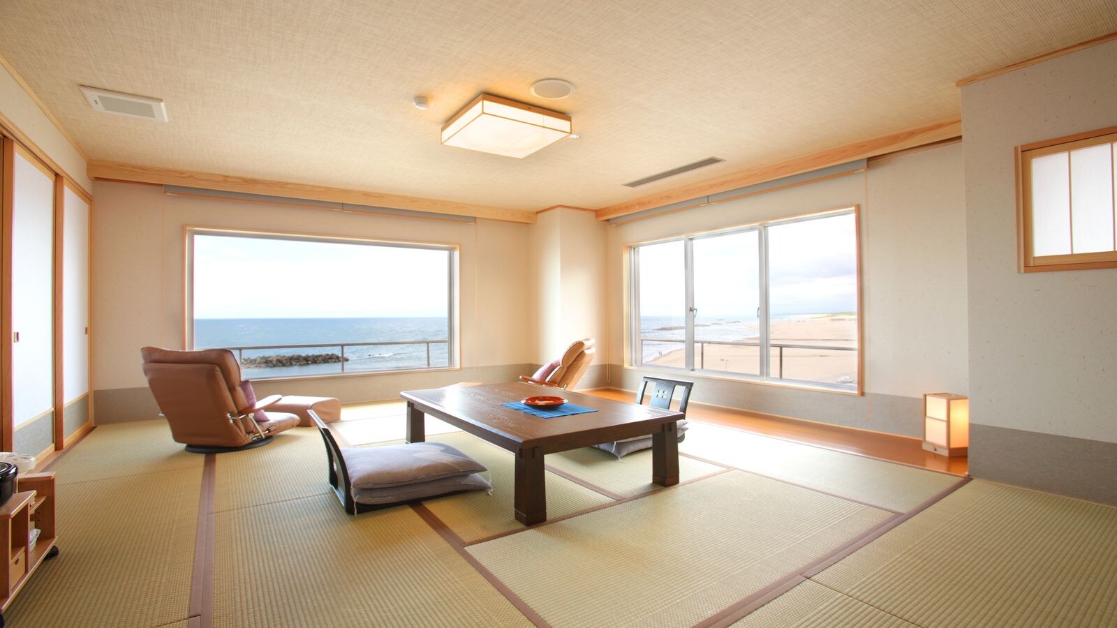 Slow time to heal with a view of the sea ♪ (Special room example)