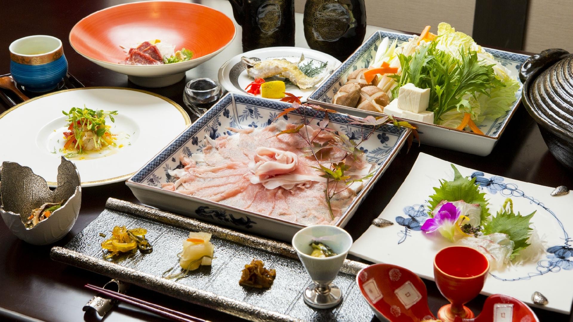 An example of dinner (Kokonoe "Yume" pork hot pot kaiseki).