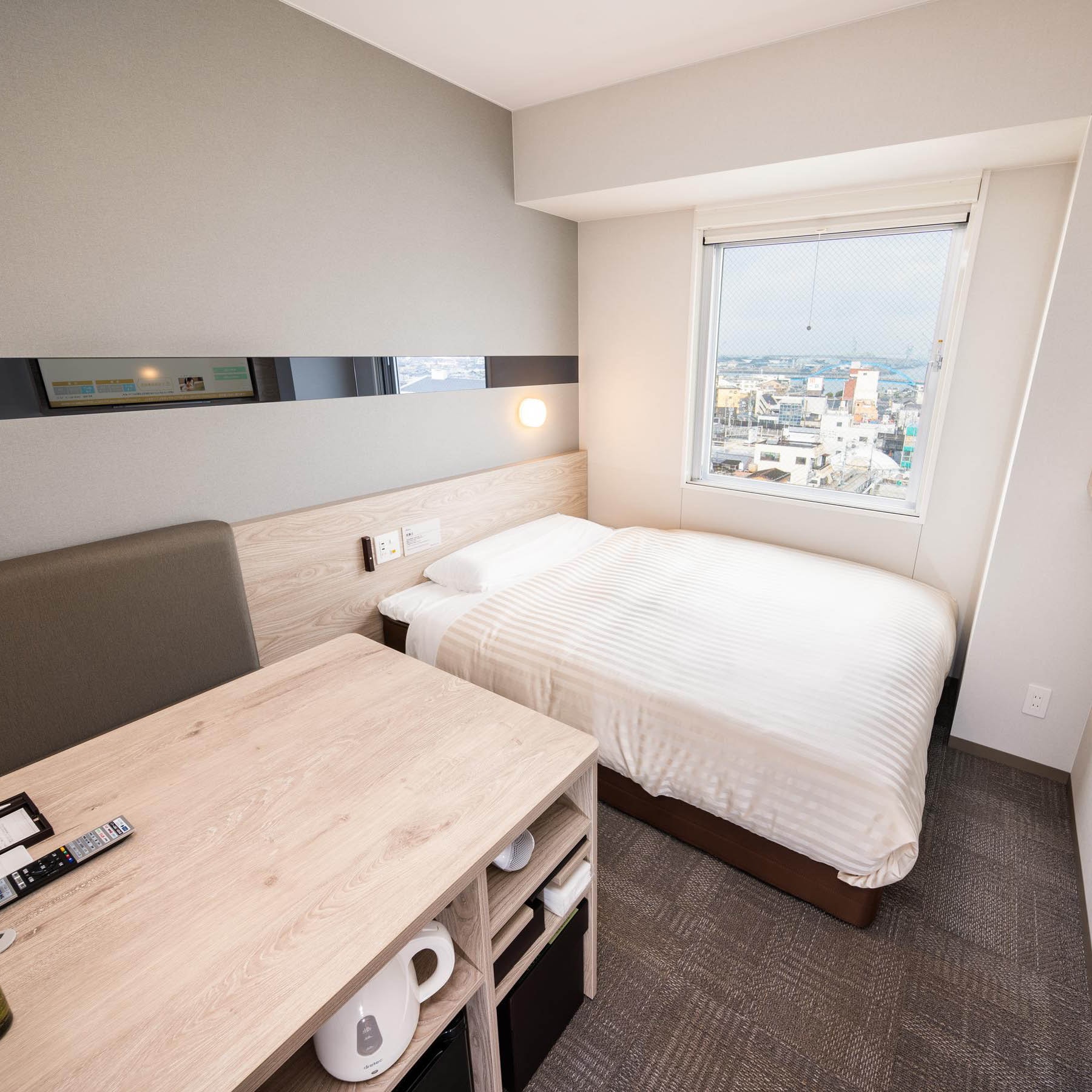 A 150cm wide bed and a mattress with just the right amount of firmness will ensure you a good night's sleep.