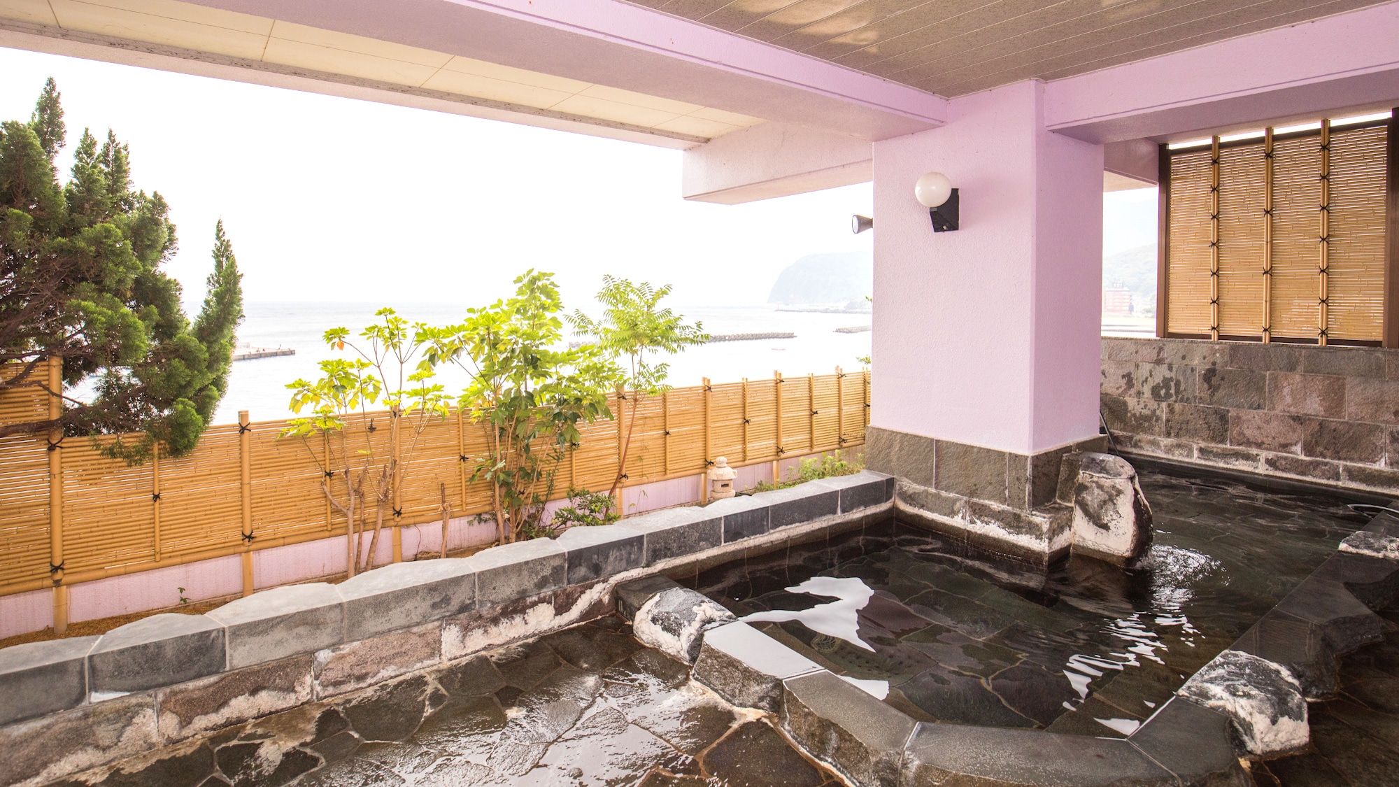 【노천탕·은사탕】여성 전용 노천탕. 만사이즈의 바다를 보면서 들어가는 절경 노천탕의 온천은 각별합니다.