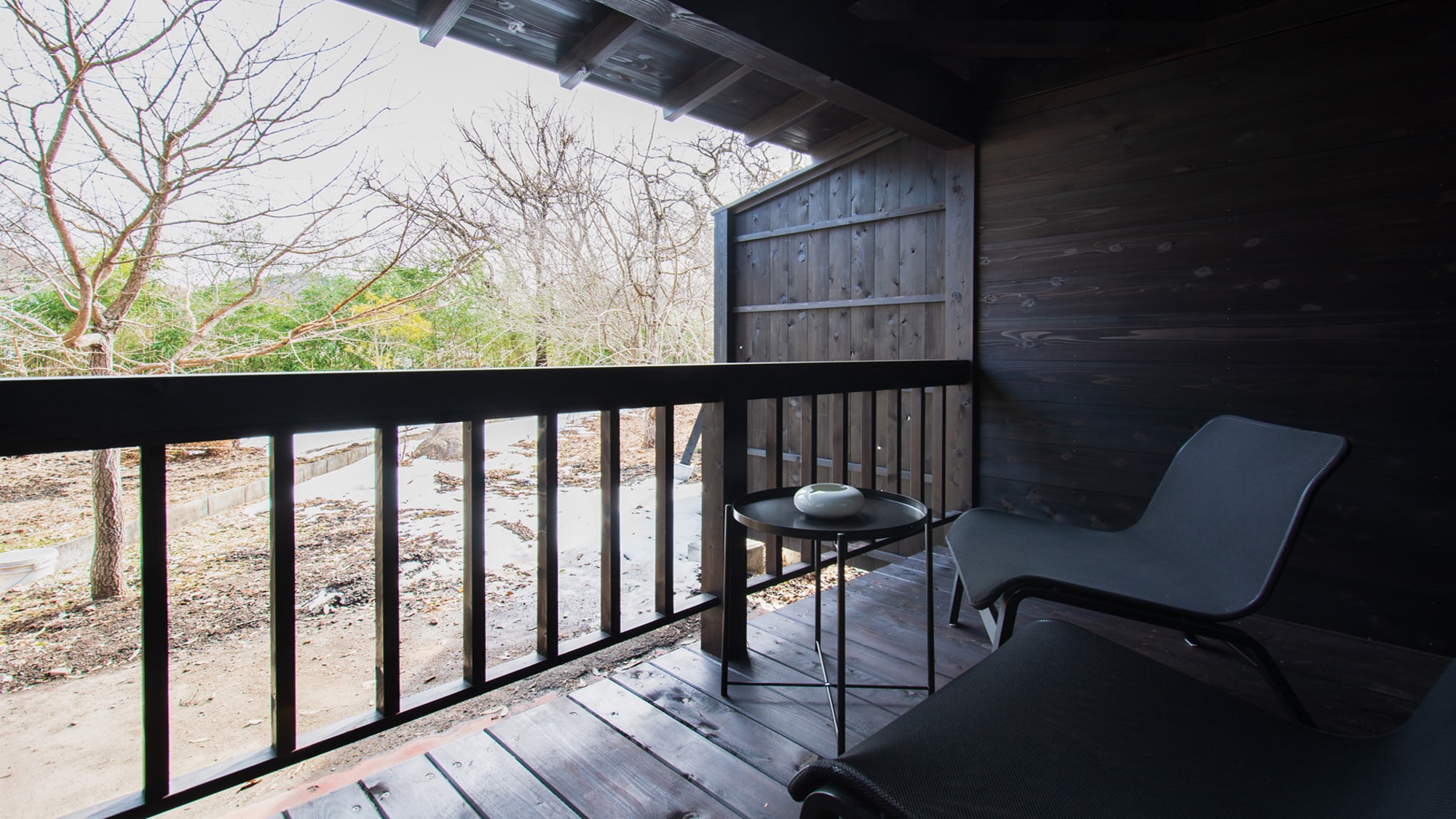 [Main building special room "Shigematsu" or "Manzu"] Wood deck