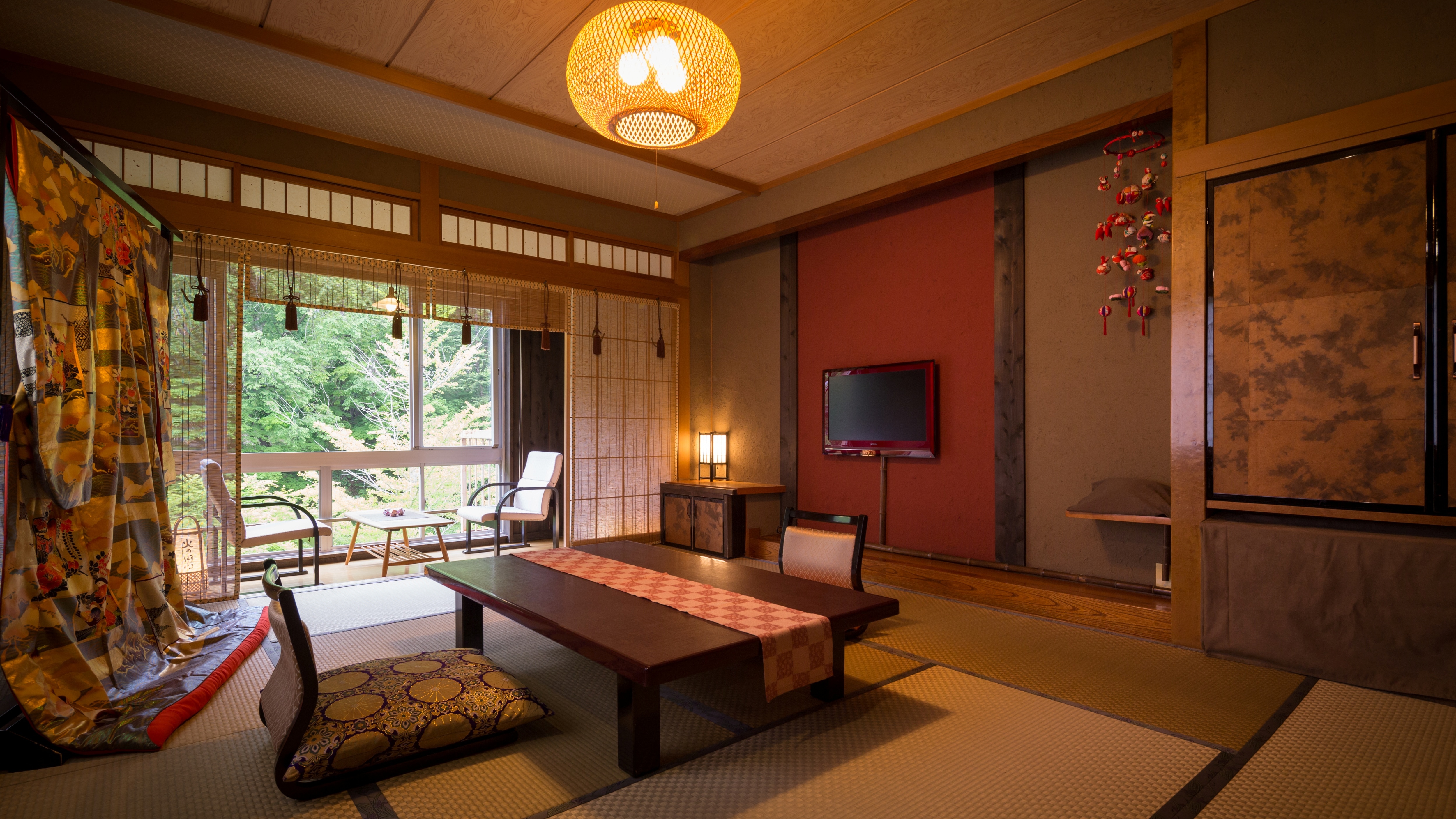 We promise you an ``unmissable trip'' at an inn connected to the highly popular Kanmuhei clan that you've always wanted to visit. . . ♪