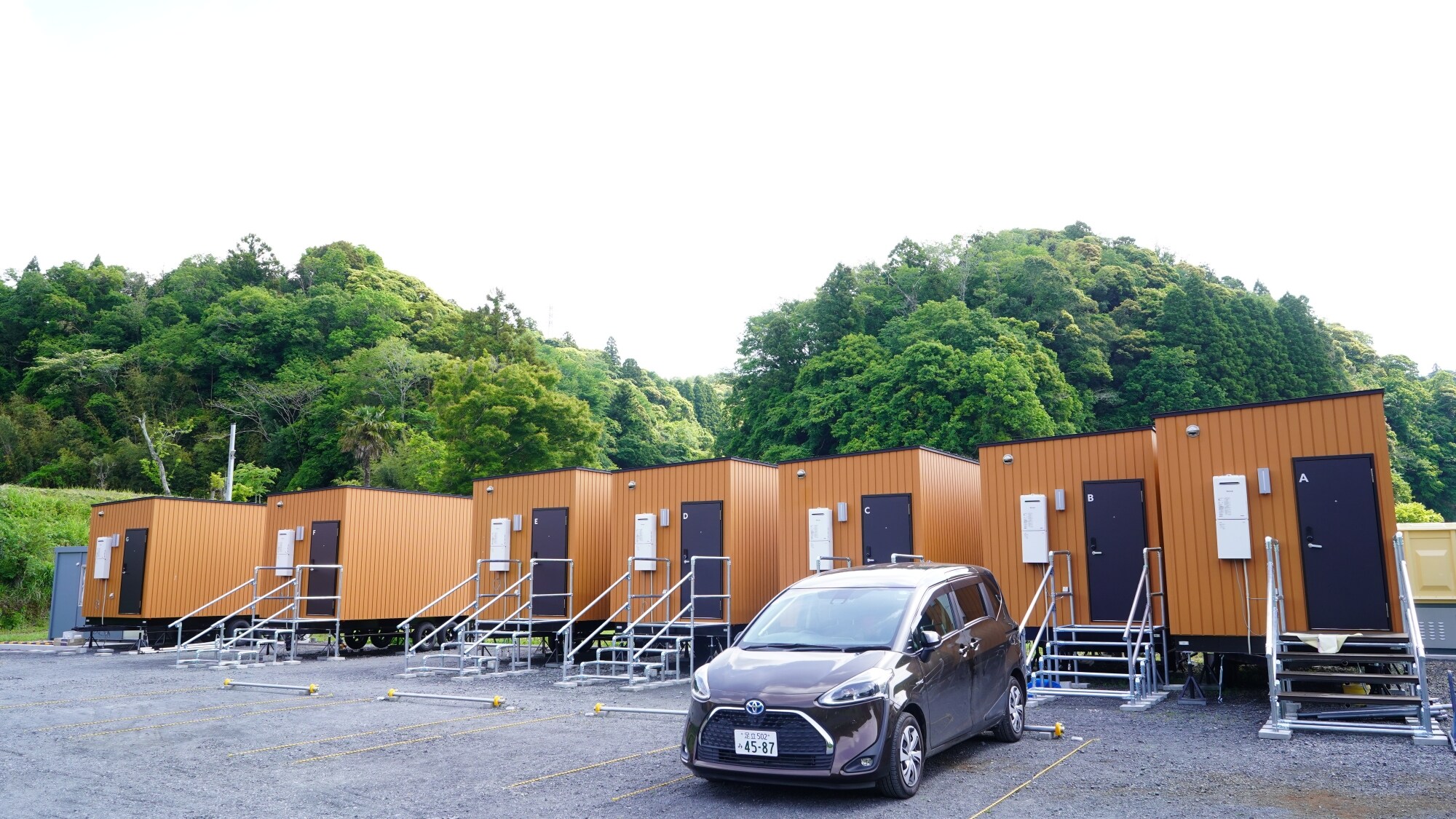 [Exterior] Free parking is available, so you can come by car with peace of mind.