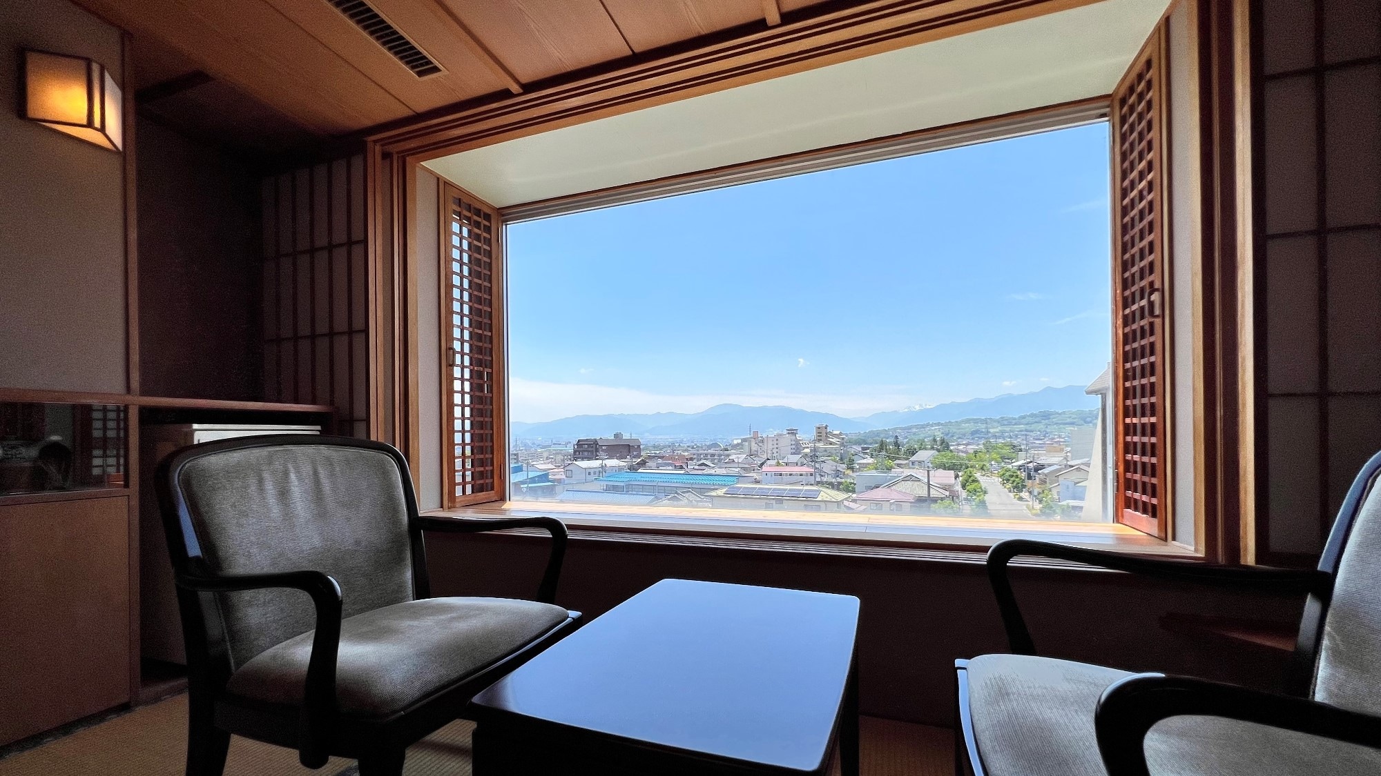 8 tatami room with veranda