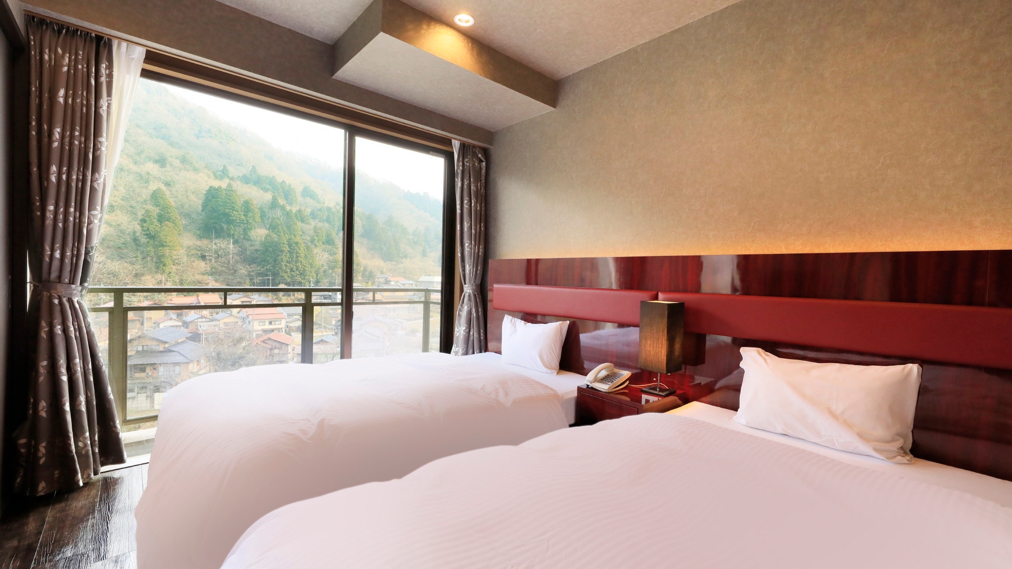 [Standard room example] This type comes with two semi-double beds.