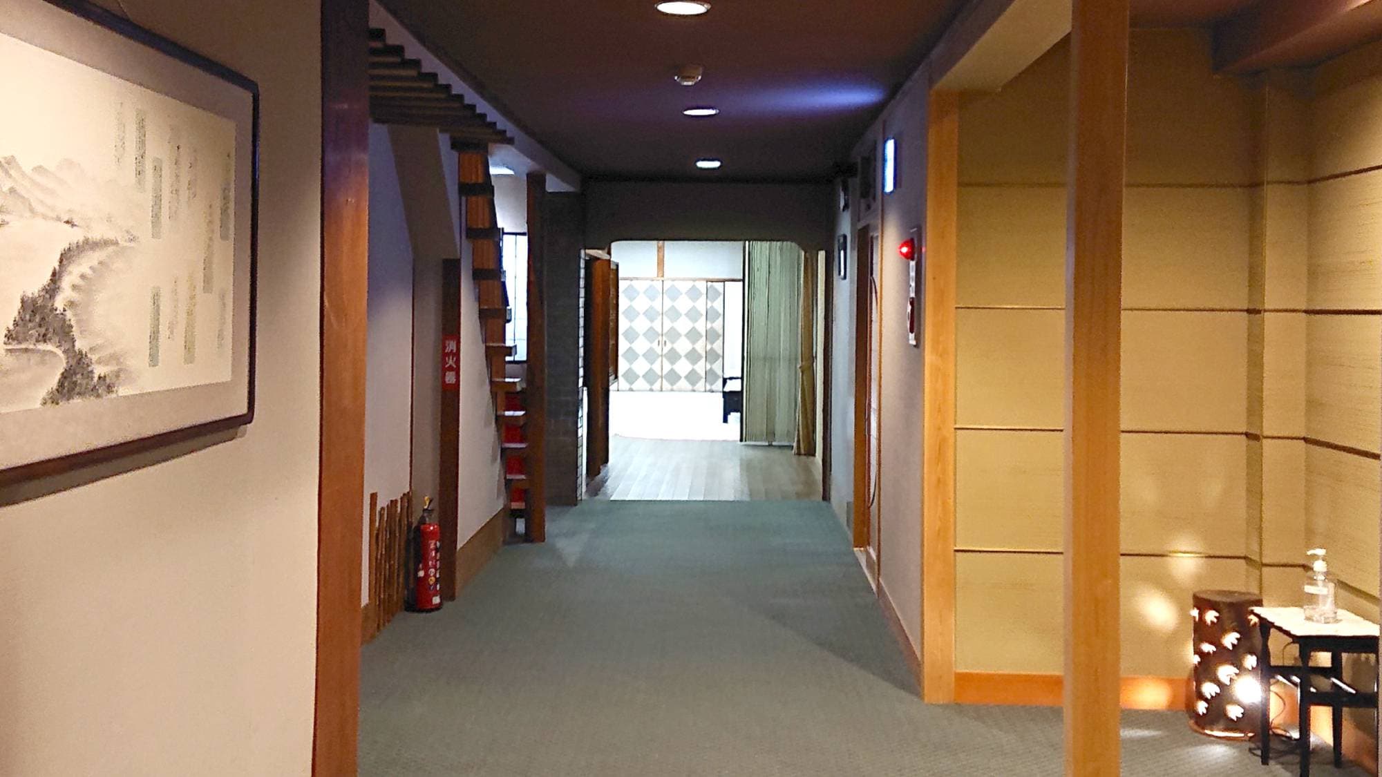 ・Hallway with soft colors (1st floor)