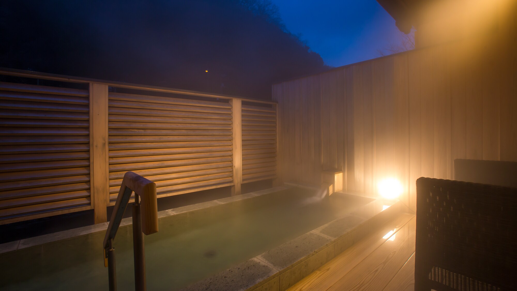 Pemandian udara terbuka pribadi "Nagomi-yu" Anda dapat menikmati air panas Migo Onsen dari sumber kami sendiri di pemandian udara terbuka selebar sekitar 3 meter.