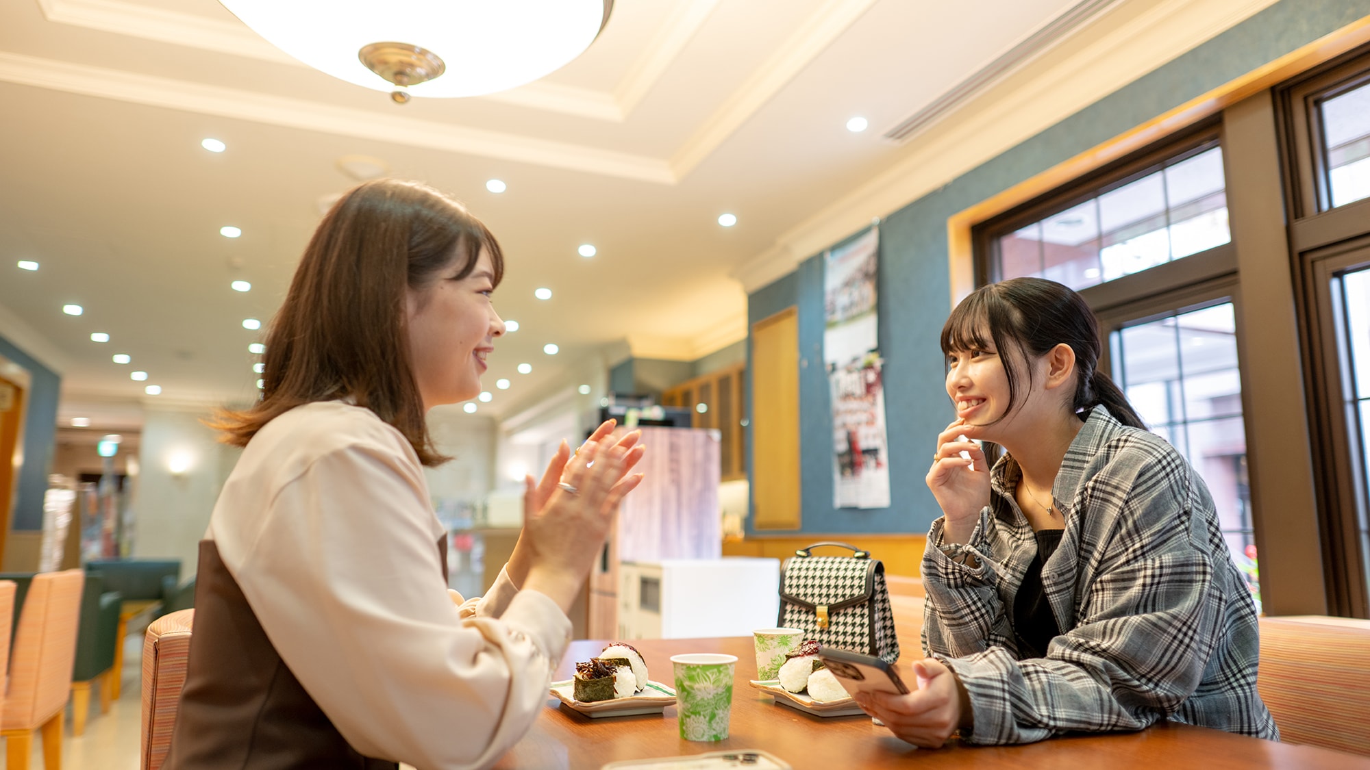 [住宿圖片] 飯店提供各種服務，包括免費飯糰、飲料和 2,900 本漫畫書。