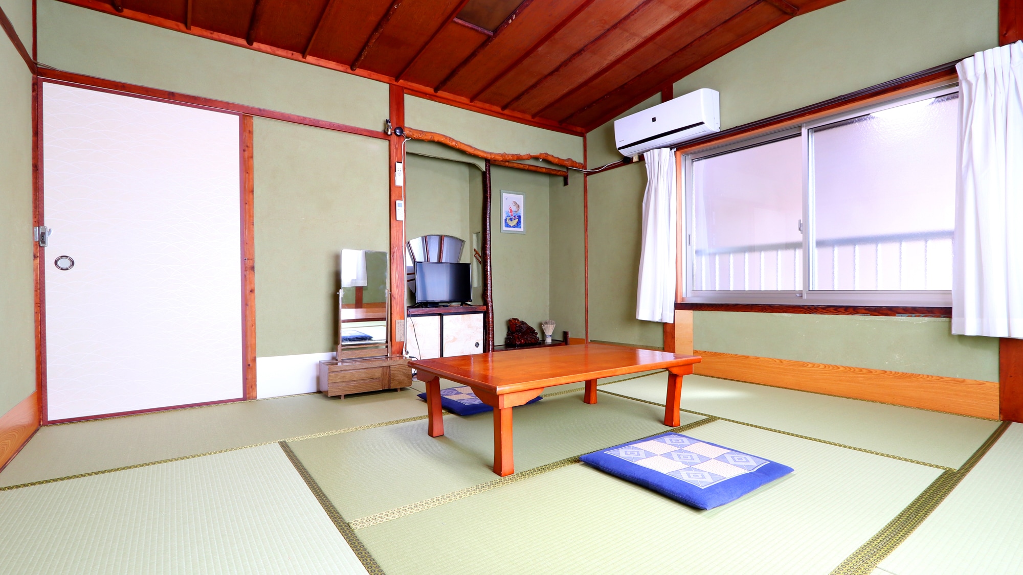 Kamar bergaya Jepang seluas 8 tatami untuk 2 hingga 3 orang