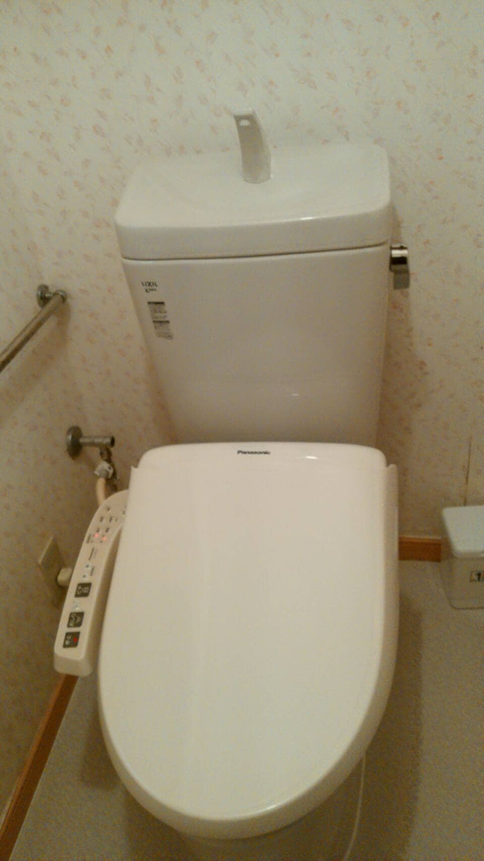 Warm water shower toilet