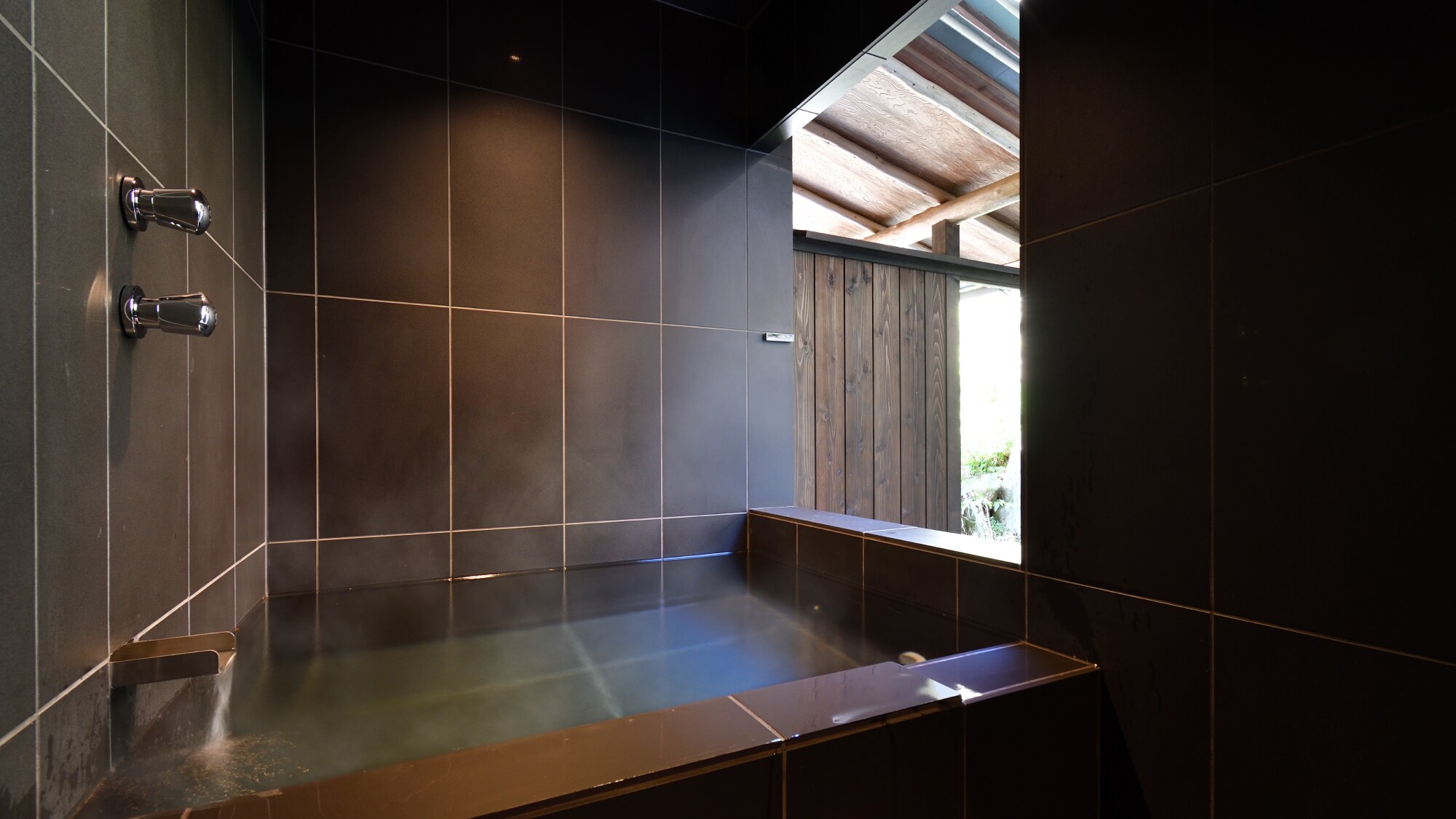 Japanese style room with semi open-air bath【Saga】