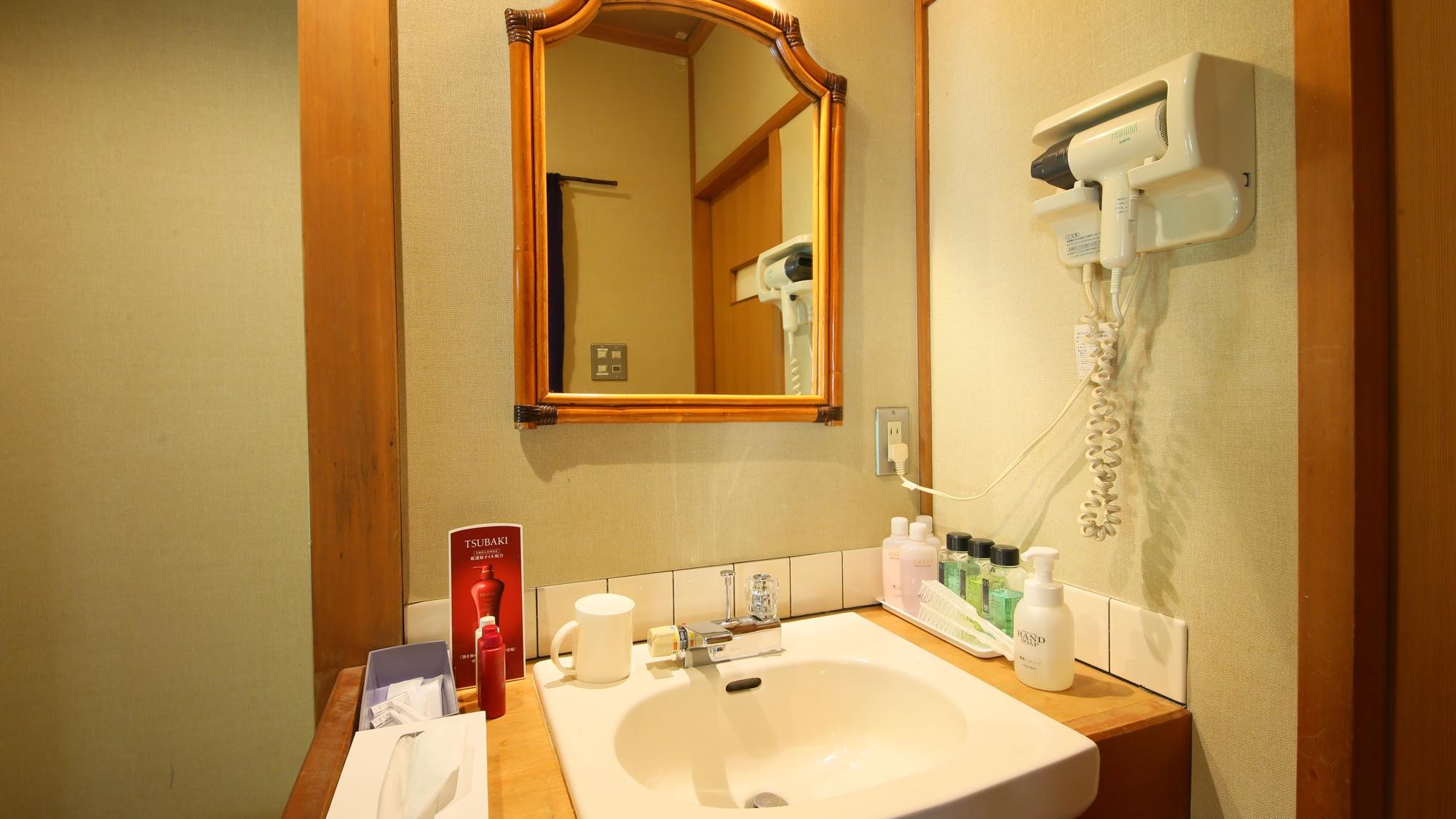 [Japanese-style room 8 tatami mats + wide rim] With hot spring bath, washbasin
