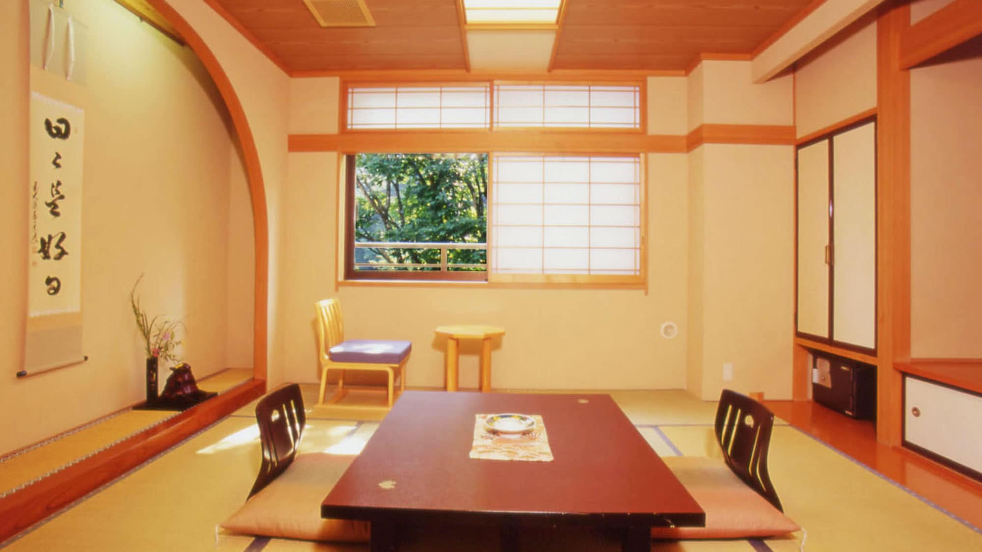 ・Japanese-style room, 10 tatami mats, valley view (1)