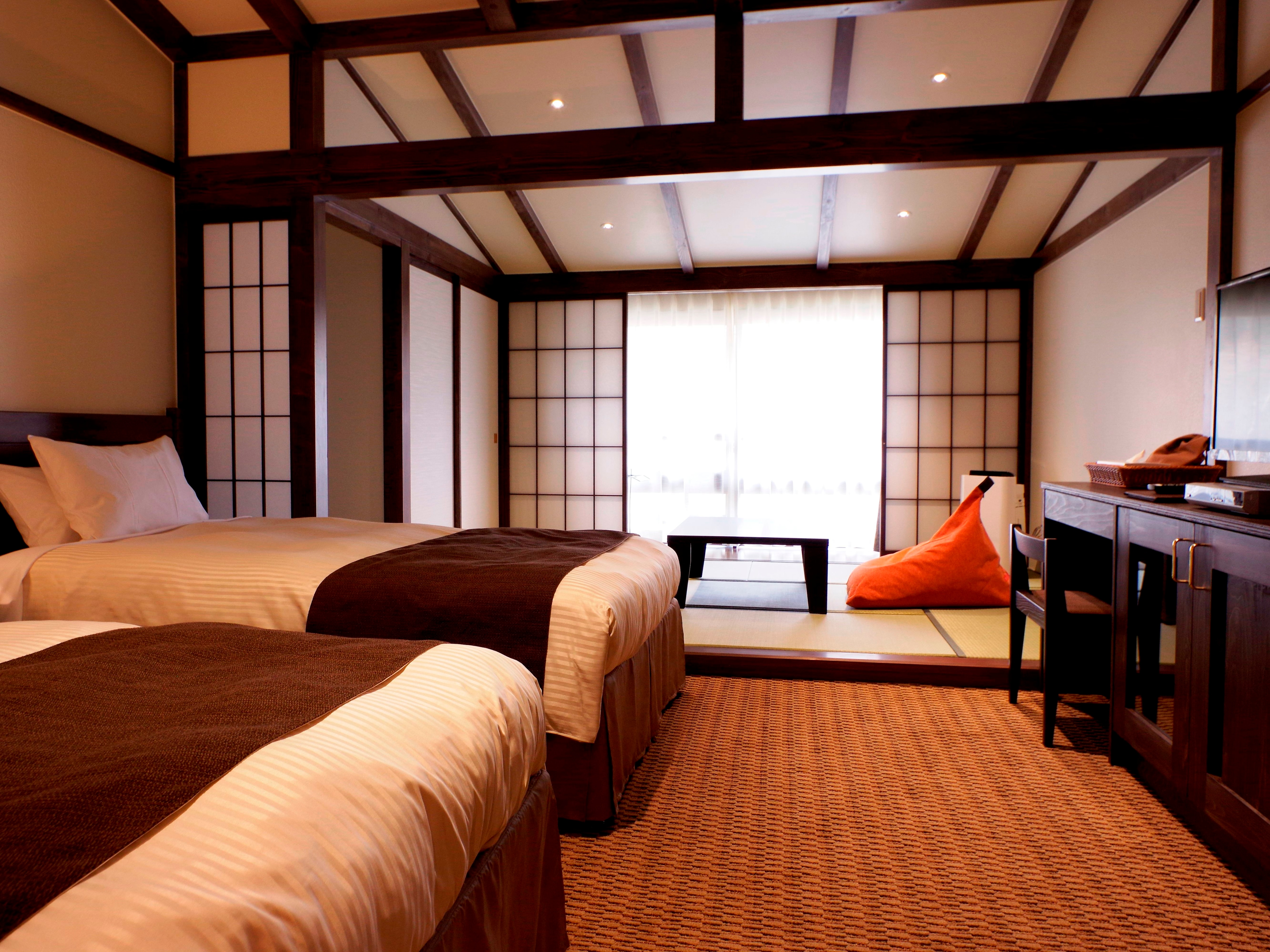 Twin Japanese and Western rooms