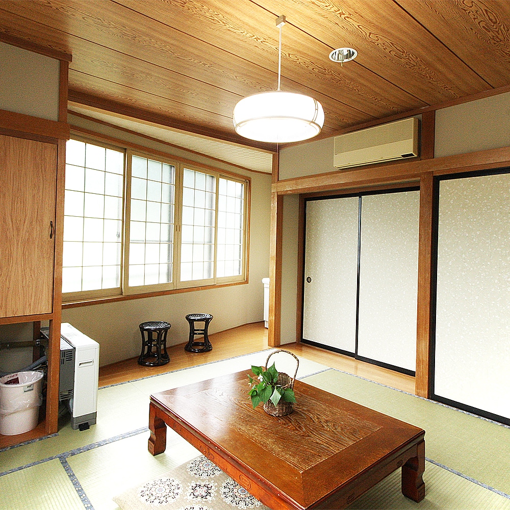 Japanese-style room 6-8 with toilet and washbasin ③