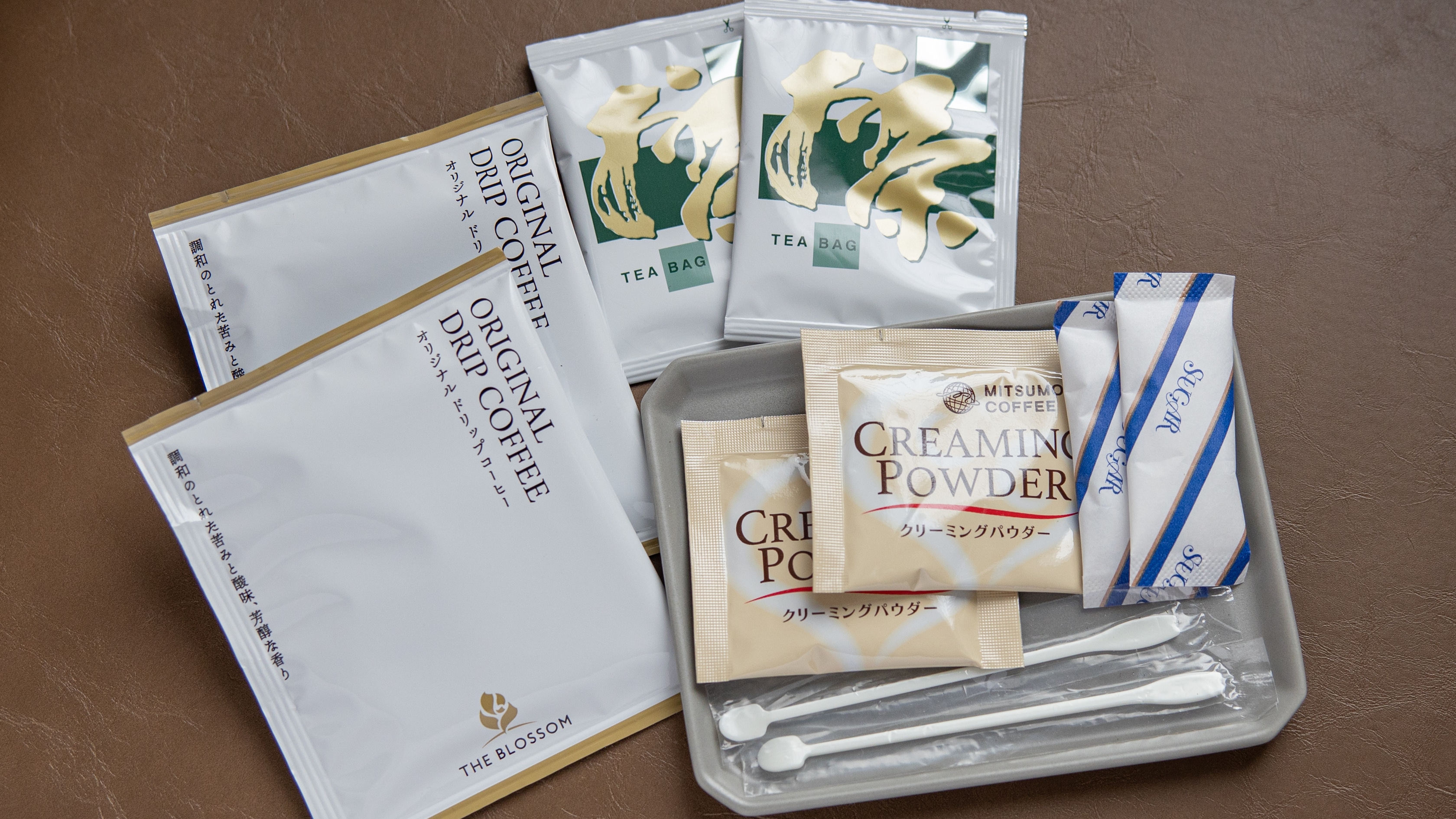 Bersantai dengan Sencha Yame atau kopi asli.