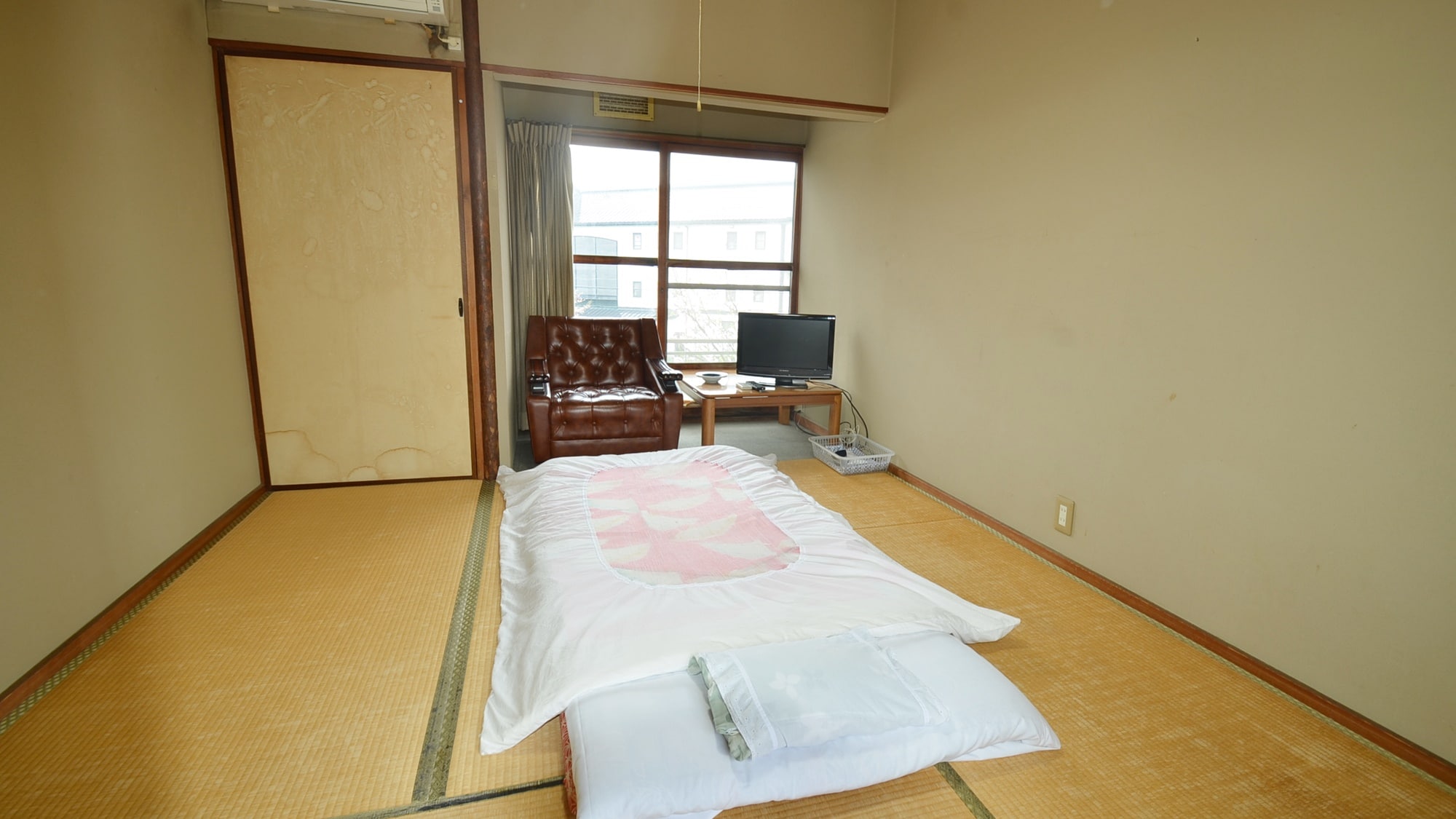 *[Example of 4.5-6 tatami mat Japanese-style room] This is a small Japanese-style room.