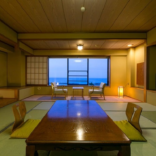 A spacious 12.5 tatami Japanese-style room in Building B. "The magnificent view of the Pacific Ocean from the room is breathtaking and amazing♪" is a popular comment.
