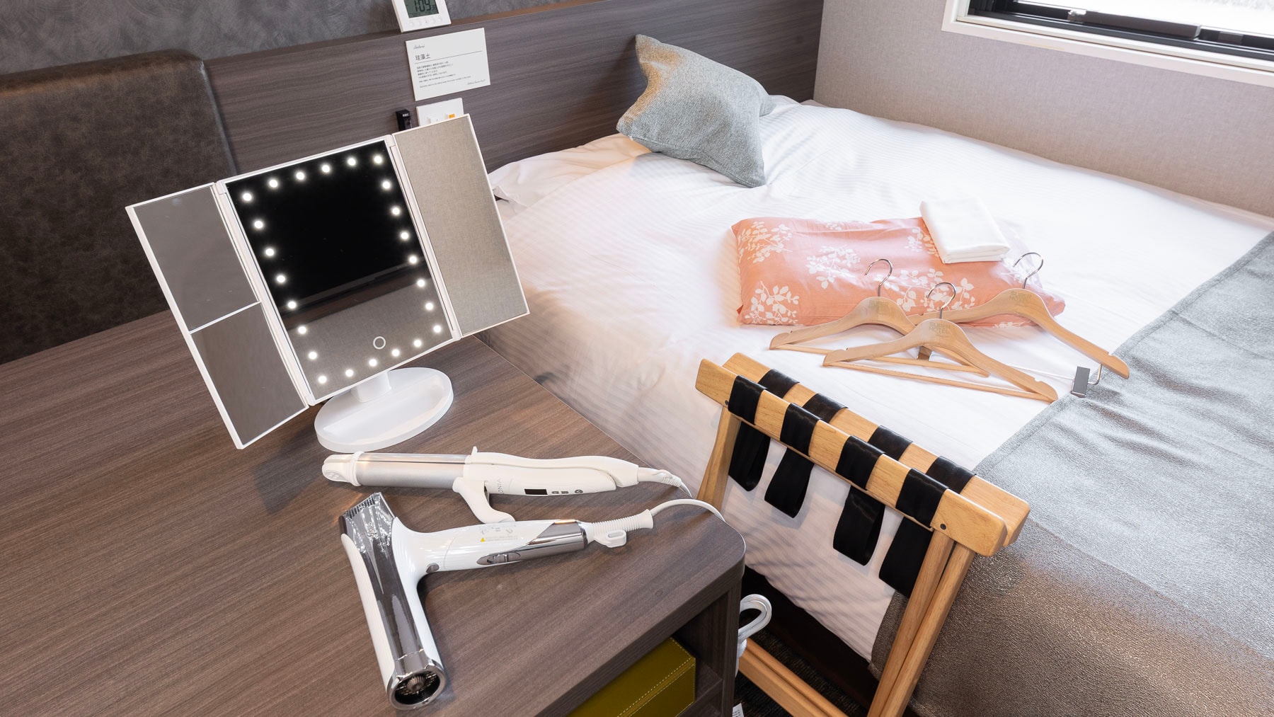 僅限女性入住的房間，床寬150公分。