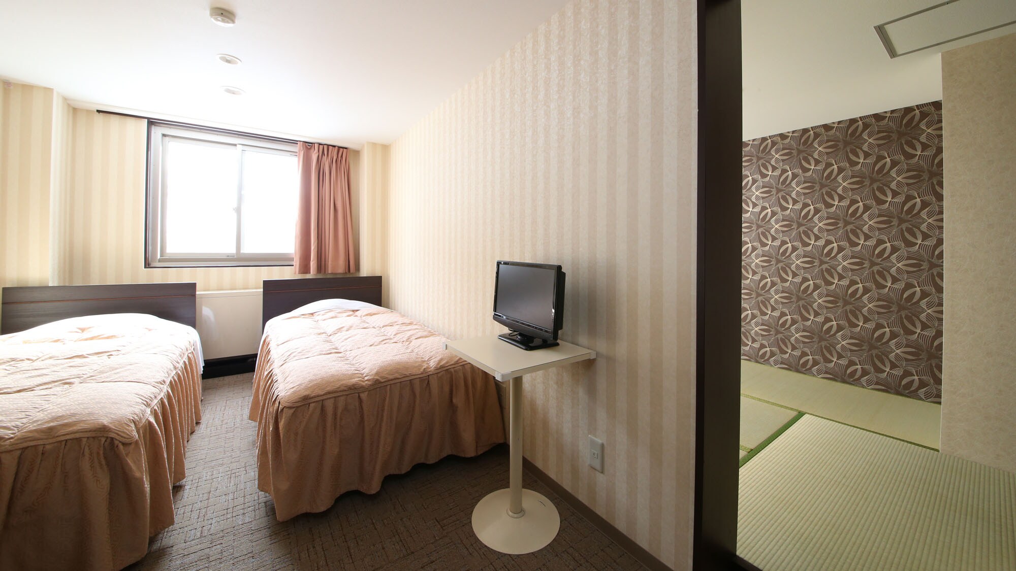 [Kamoshikakan■日式和西式房間]舒適的日式和西式房間