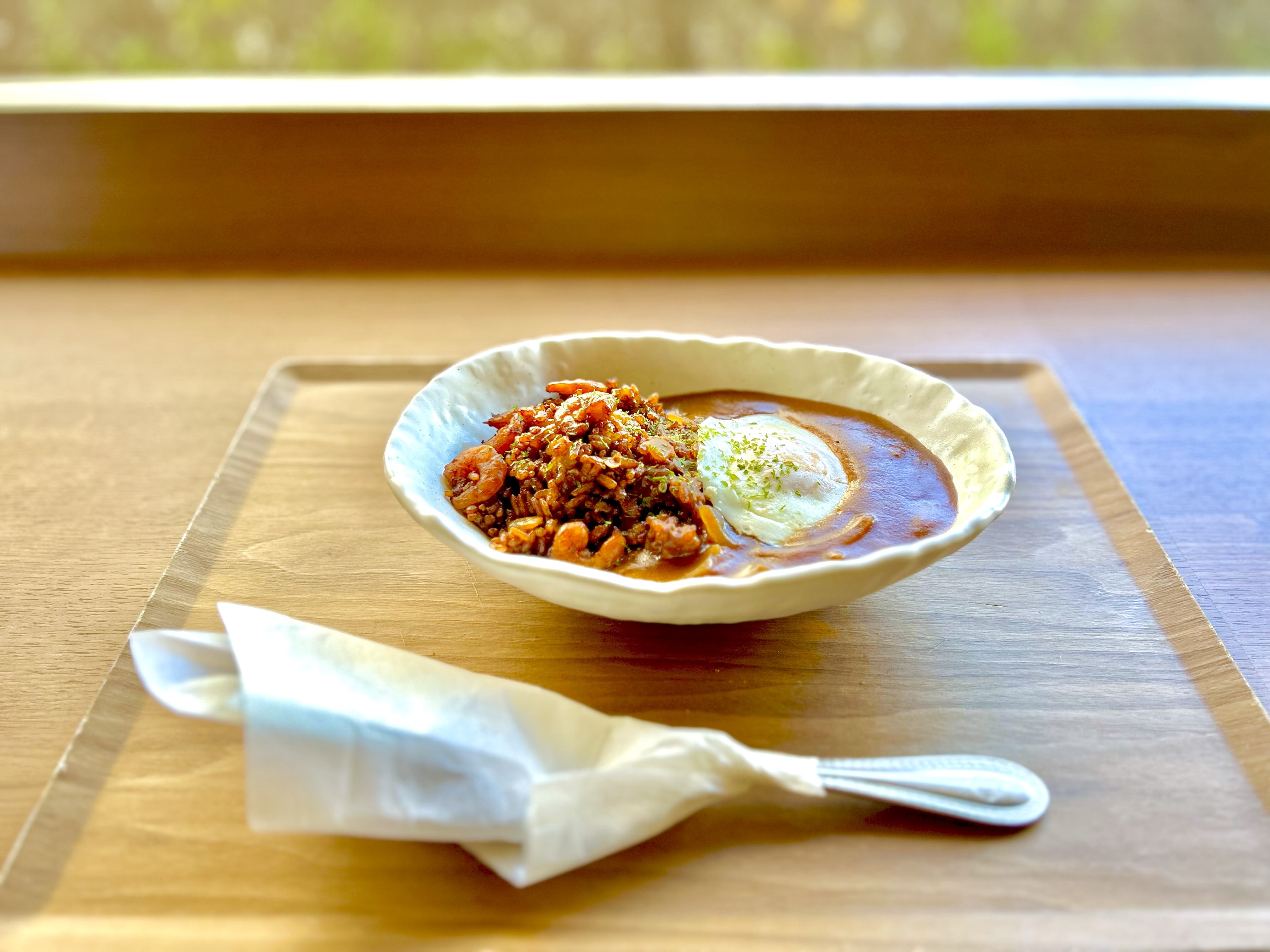 ハヤシライスと目玉焼き