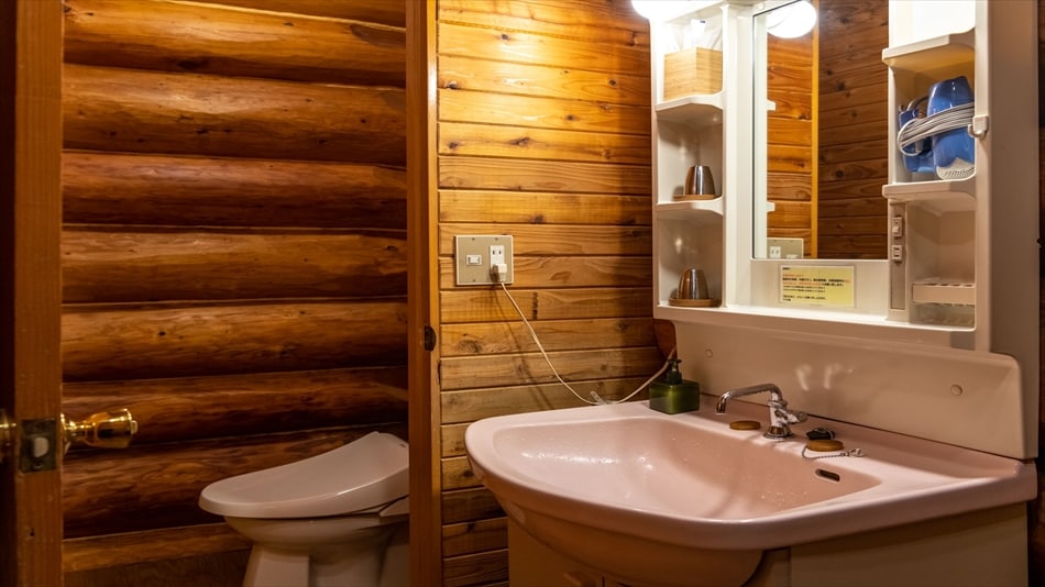 190424 Log house washroom / toilet