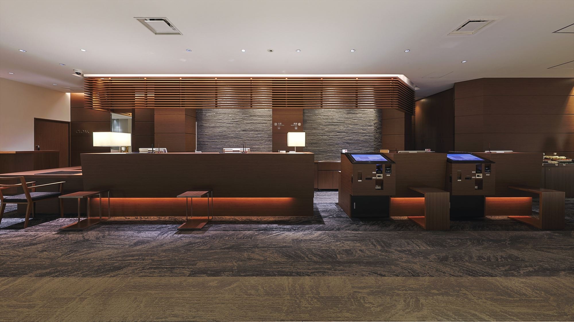 [Front Lobby] A calm front lobby welcomes you.