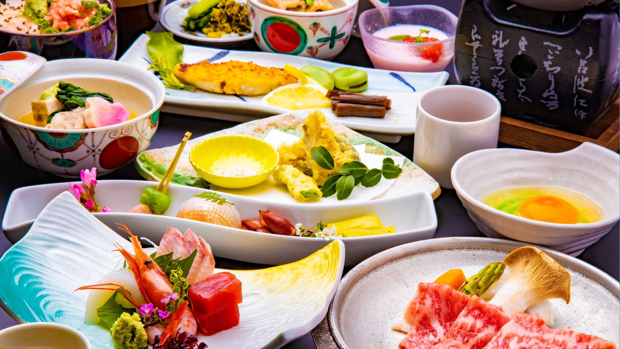 【삼색 해물 덮밥과 와규 야키 스키를 맛보는 회석】 합리적인 가격으로 일본해의 제철과 와규를 제대로 즐길 수있는 인기 모임