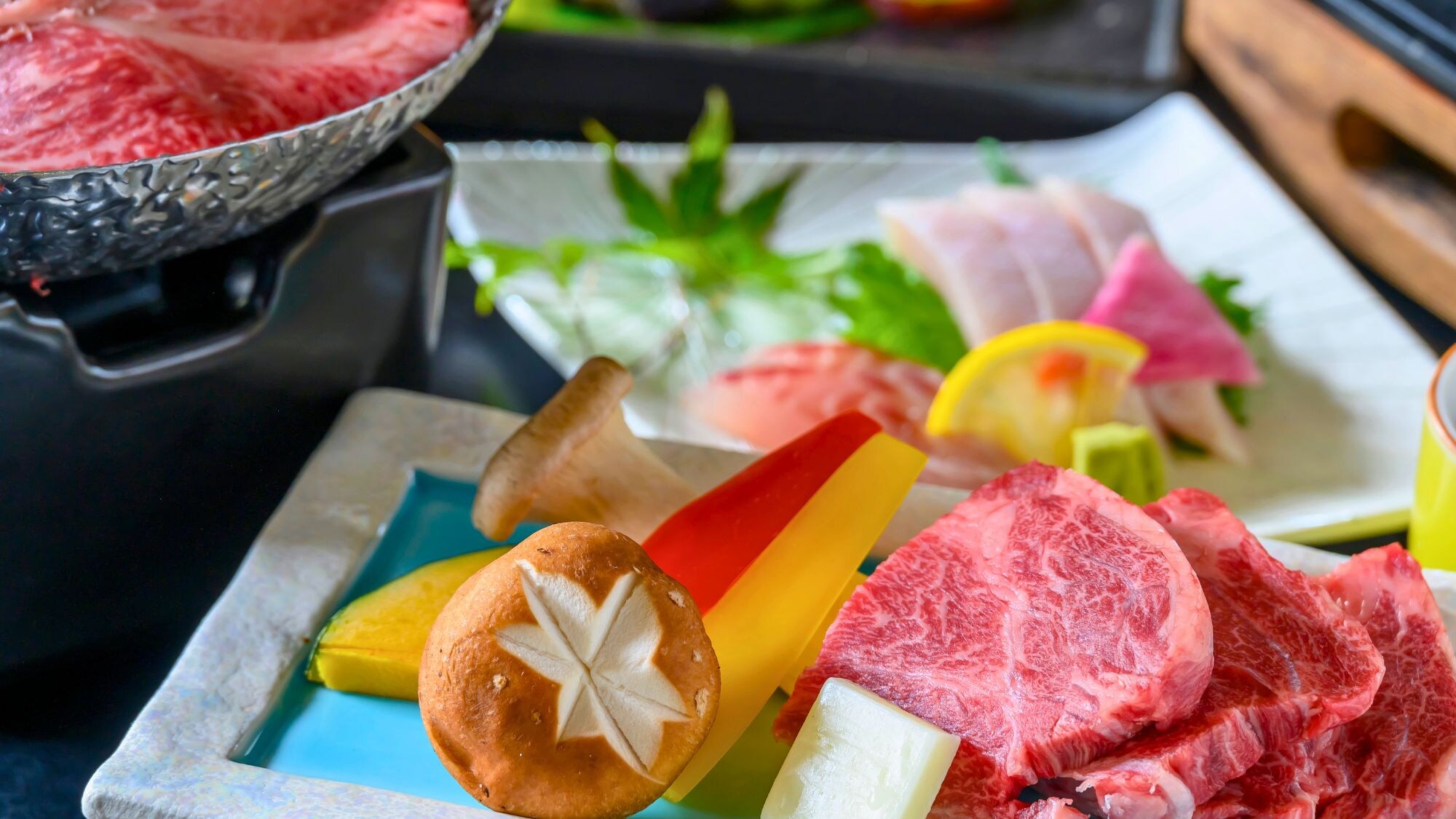 Makan malam mewah di mana Anda dapat menikmati steak dan sukiyaki.