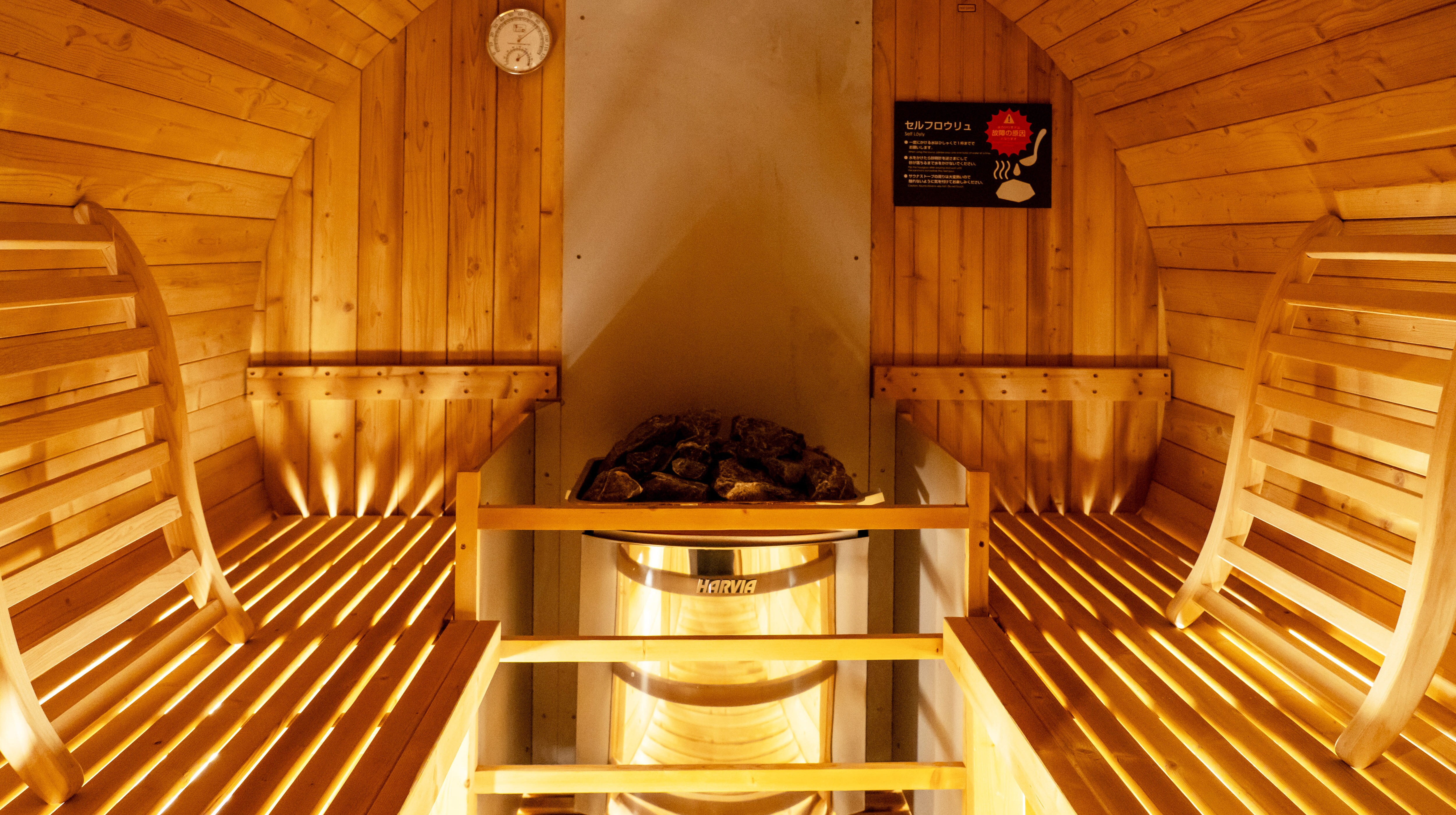 Barrel sauna (indoor)