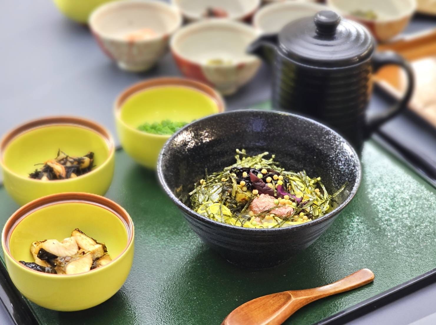 The breakfast served at our hotel is an "ochazuke breakfast" (includes three types of soup, toppings, and a drink).