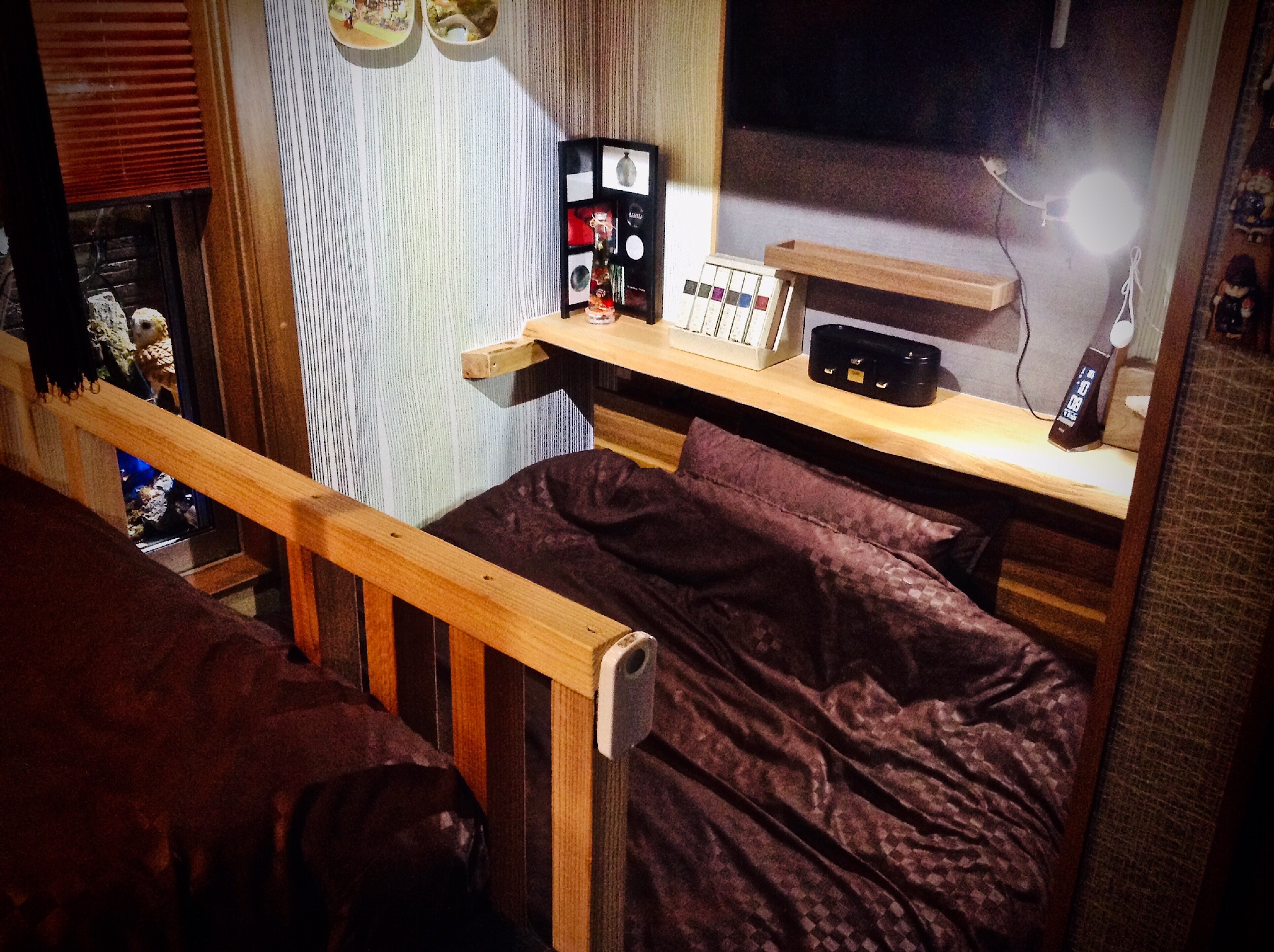 Shikkoku-Ma: Room 203: Adjustable sliding bed (double): Living room