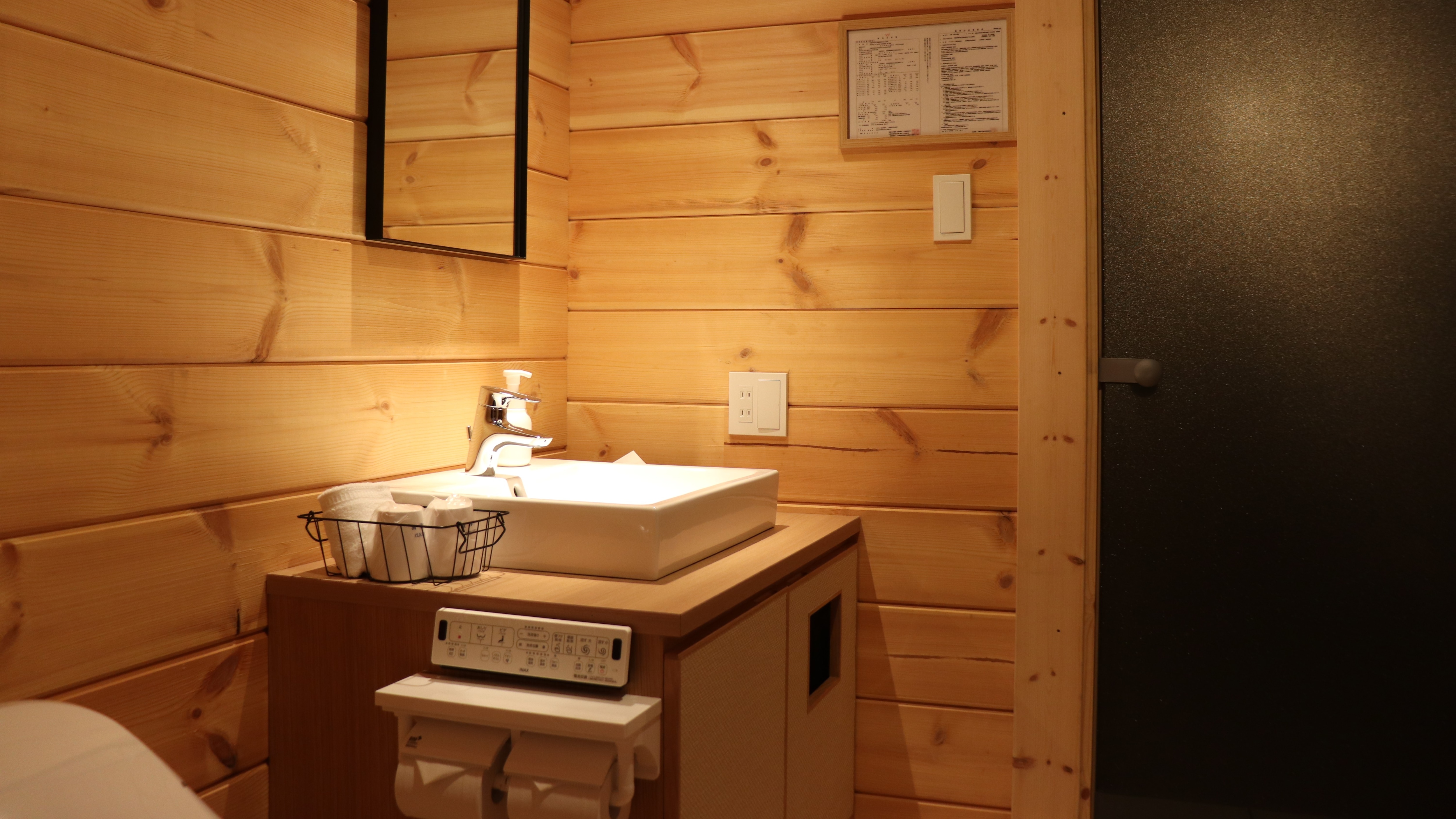 [Cottage with hot spring]