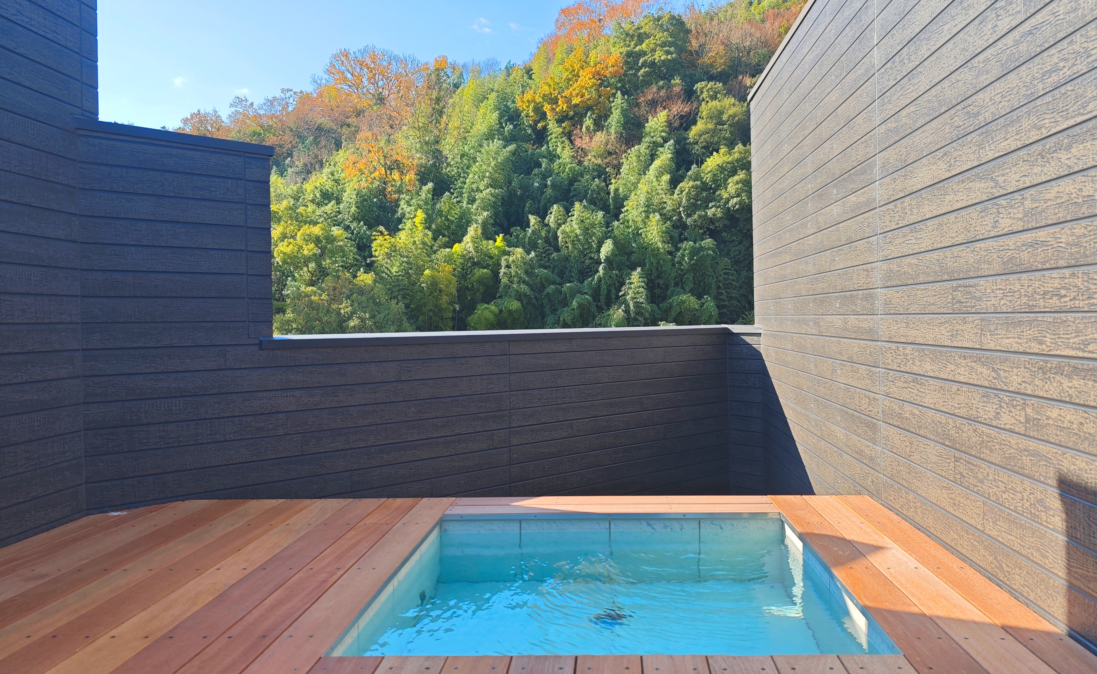 Phòng tắm ngoài trời riêng tư có tầm nhìn -Ban ngày-