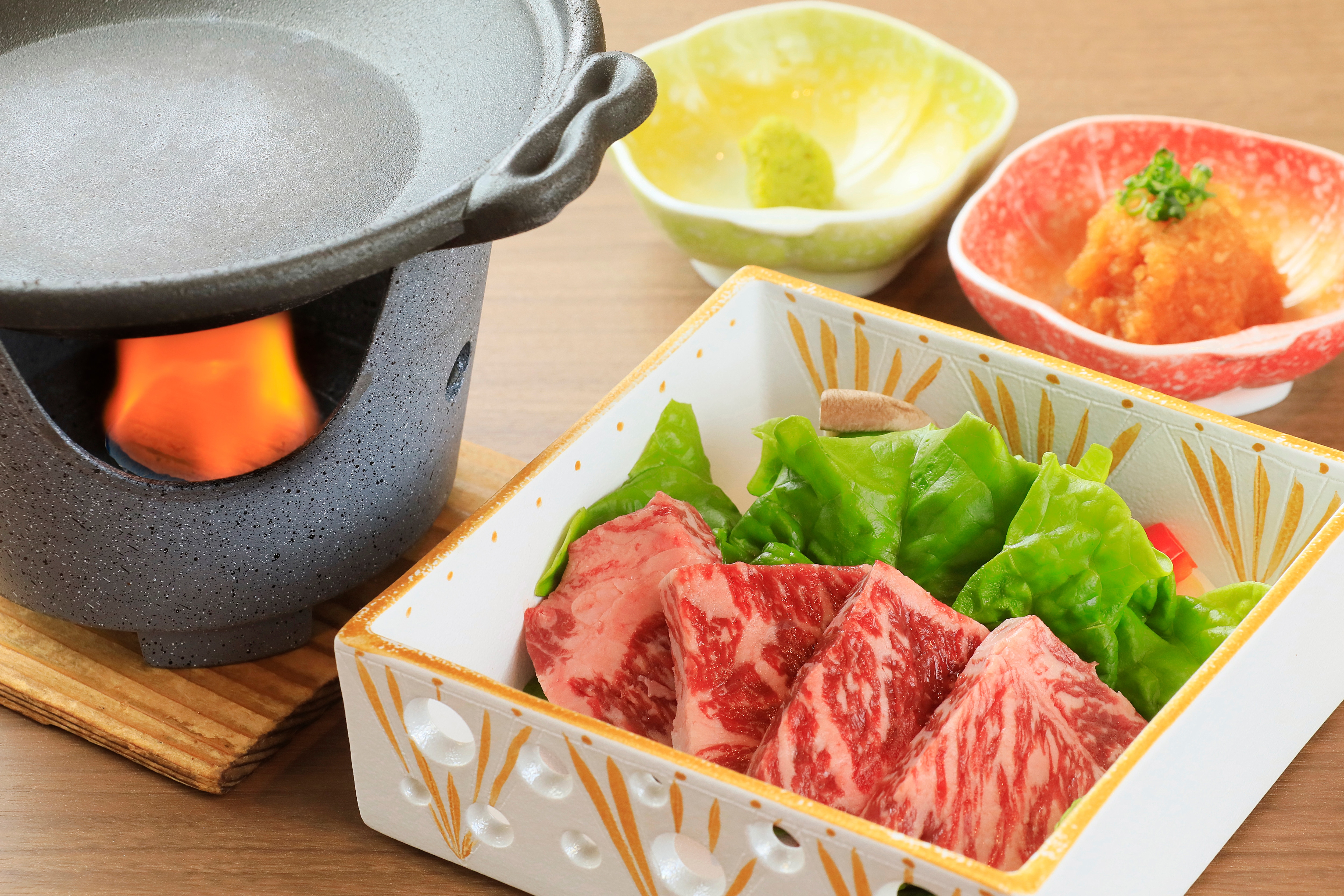 [Upgrade plan] Tochigi Wagyu beef grilled on a ceramic plate