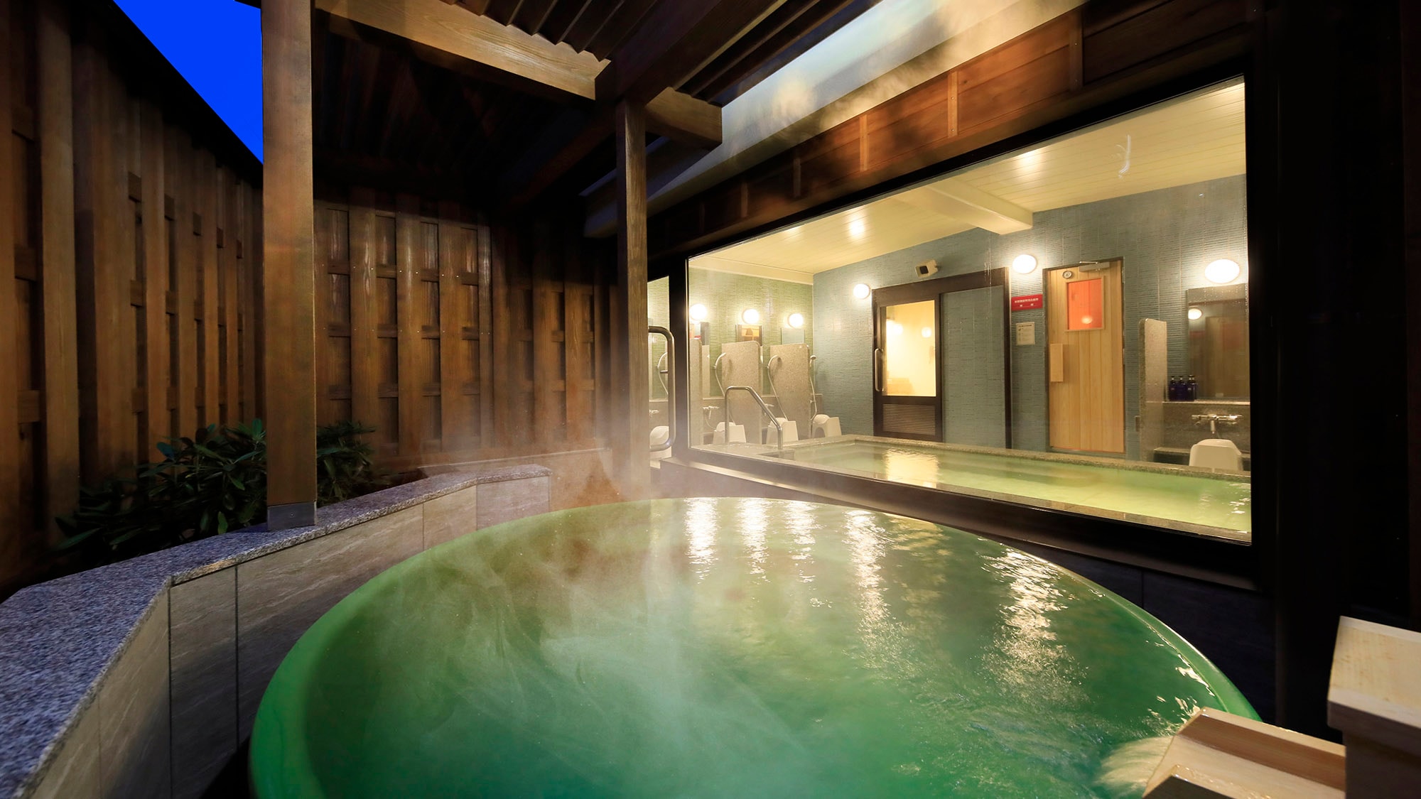 Please enjoy the famous hot springs to your heart's content in the spacious circular bathtub.