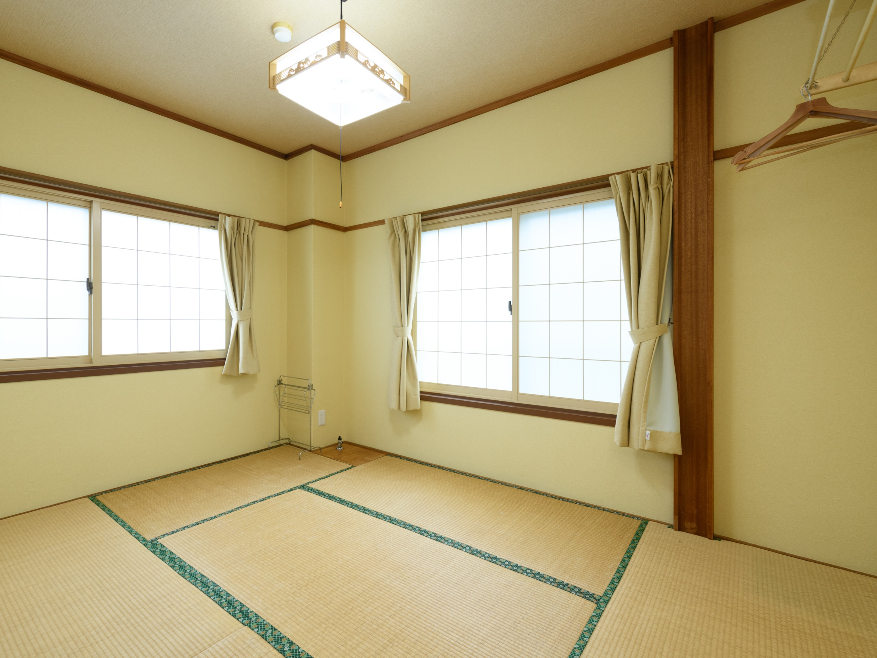 [Non-smoking] Japanese-style room for 1-2 people (no bath or toilet)