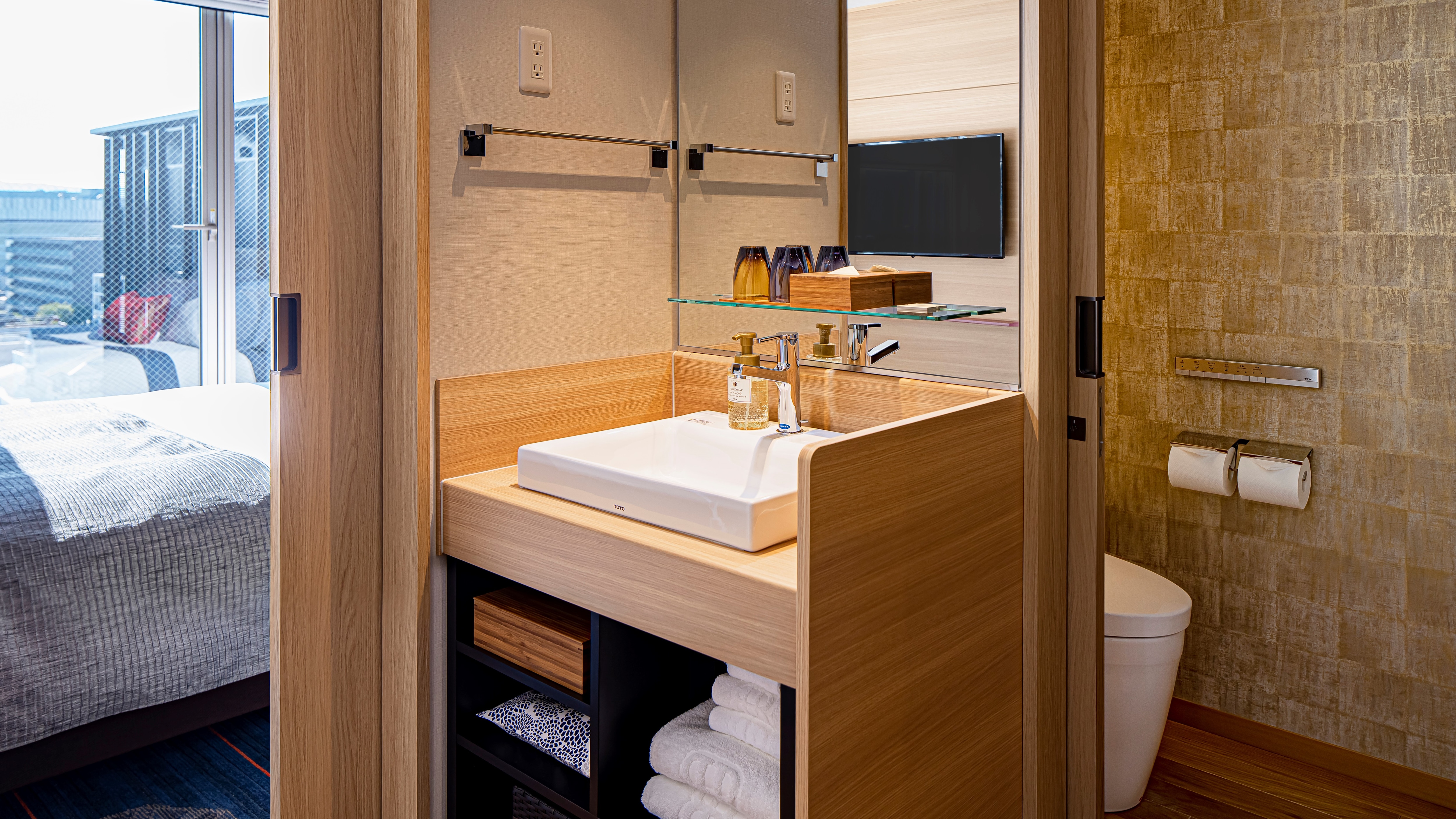 Double room washbasin & toilet