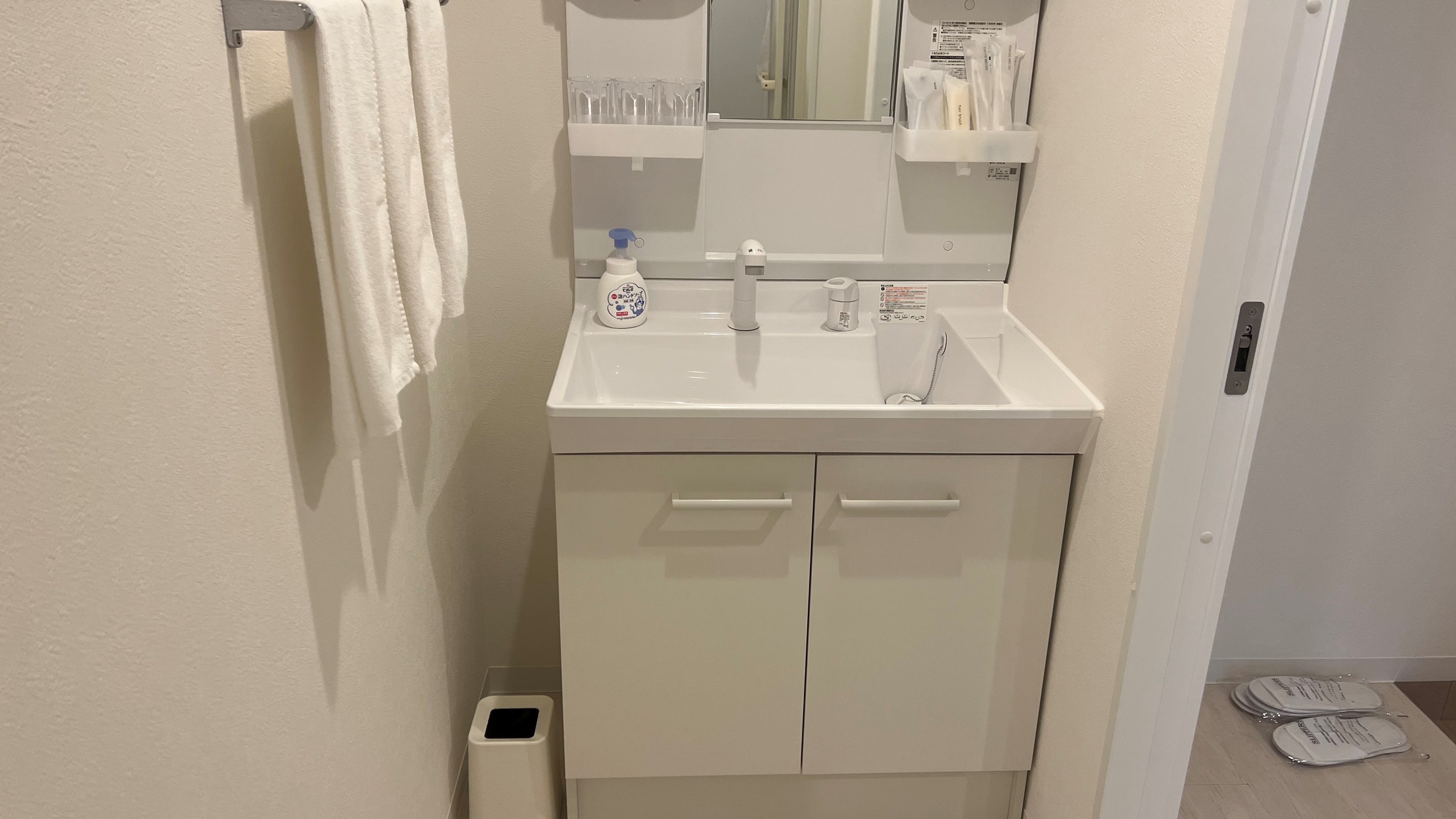 Bồn rửa mặt đôi lớn cho căn hộ chung cư