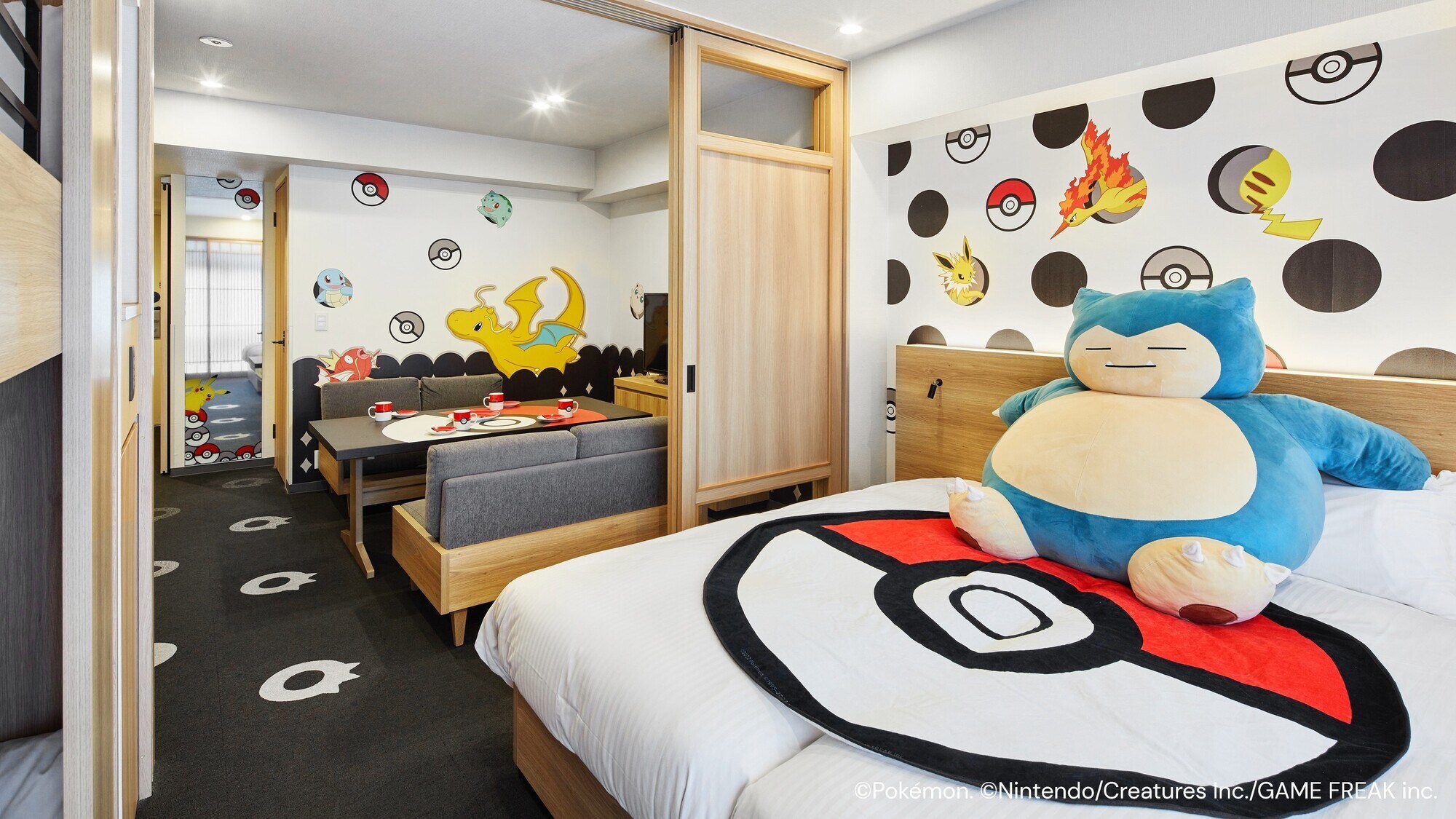 Of course, the tableware is also Pokemon.
