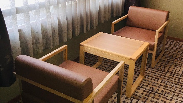[客房示例] 帶桌椅的日式房間