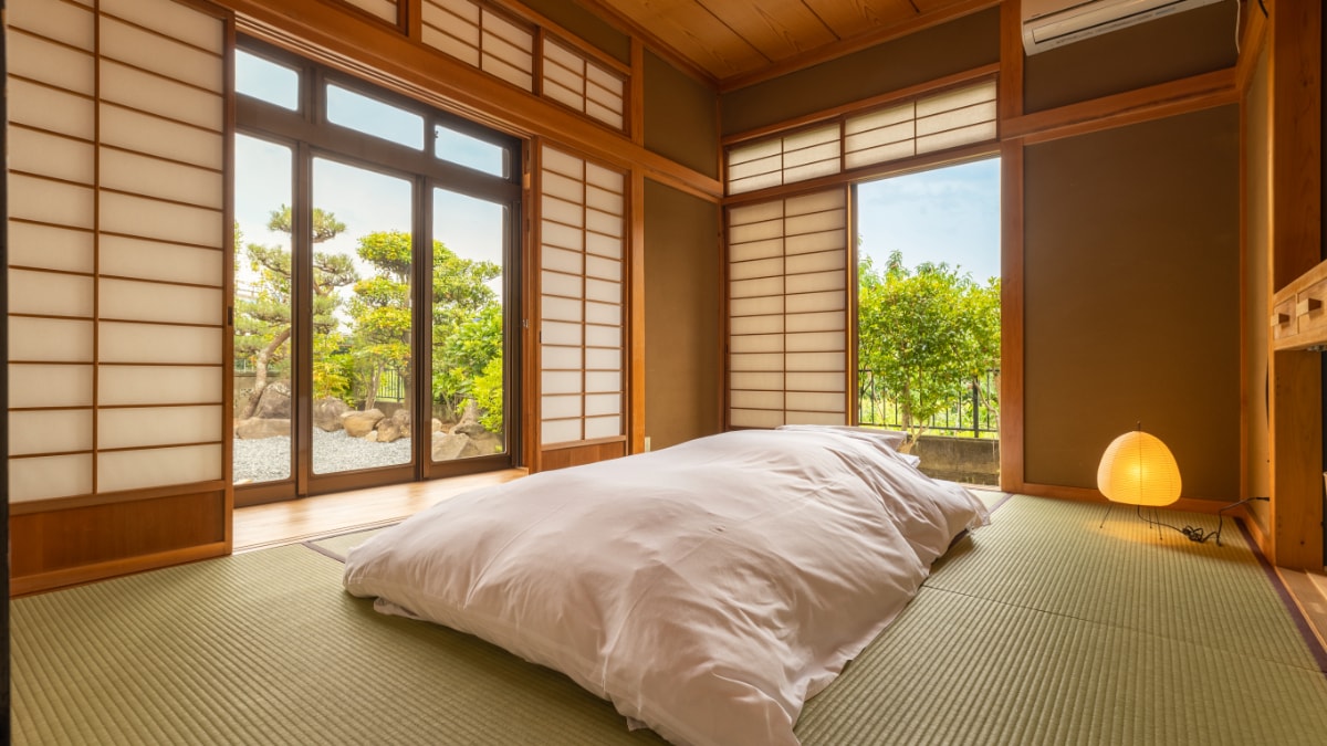 [Interior] Guest room exterior